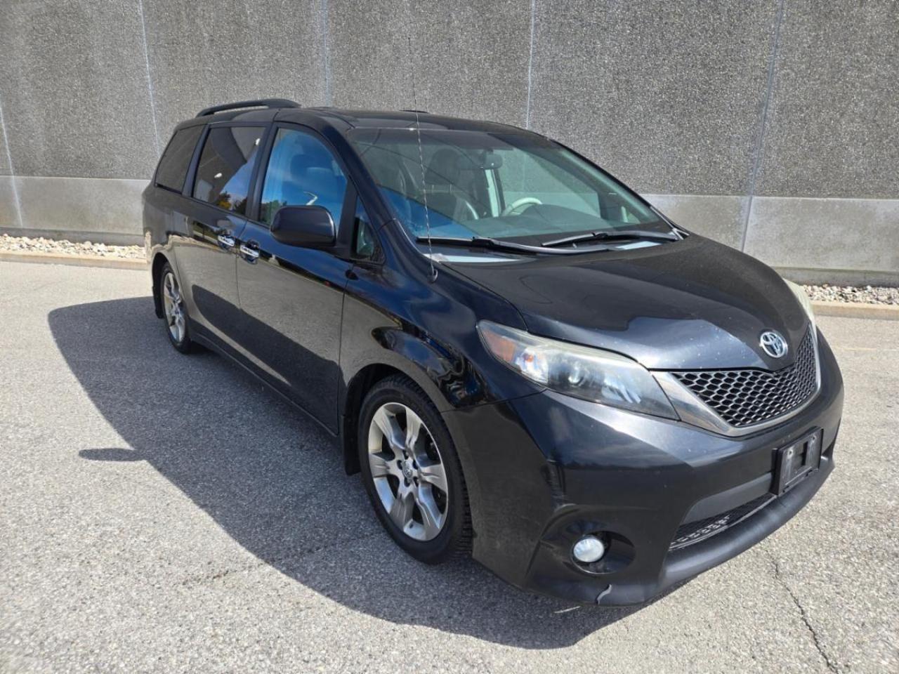2014 Toyota Sienna 5DR SE 8-PASS FWD - Photo #2