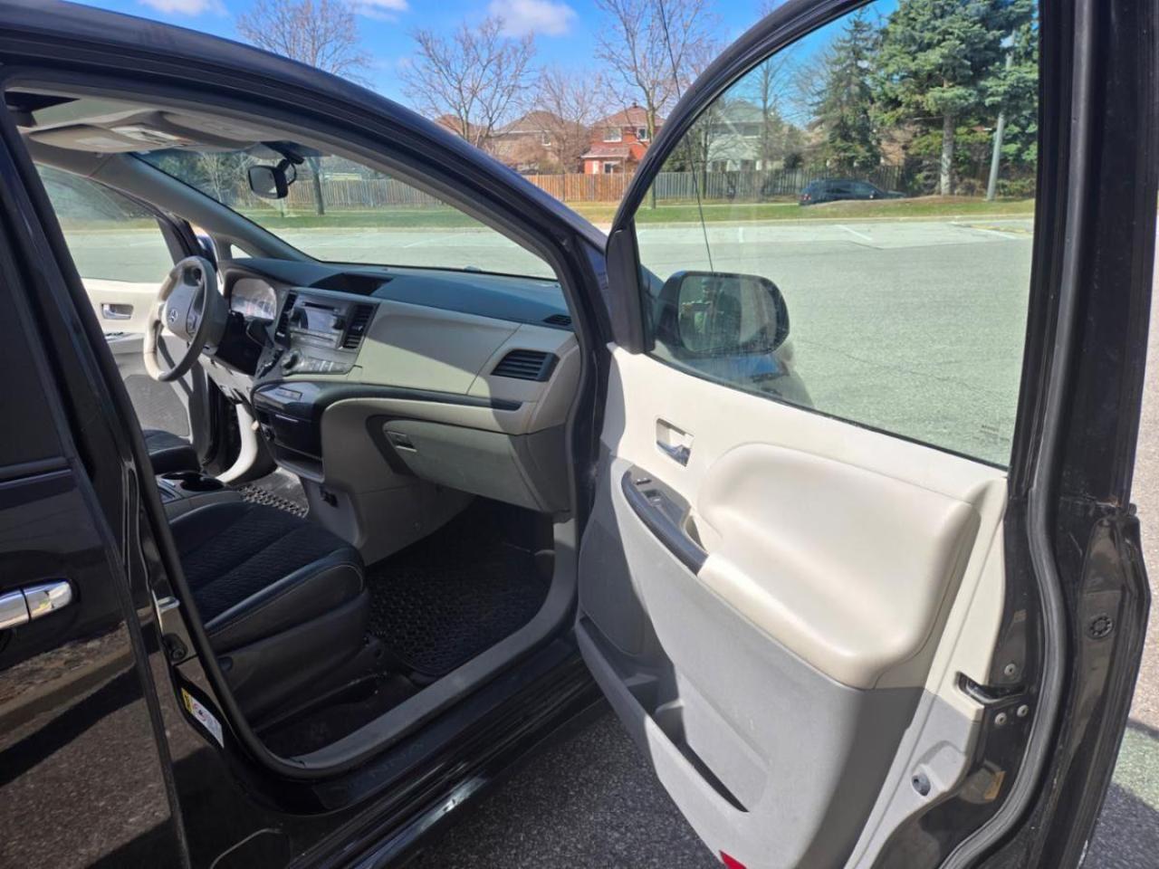 2014 Toyota Sienna 5DR SE 8-PASS FWD - Photo #13