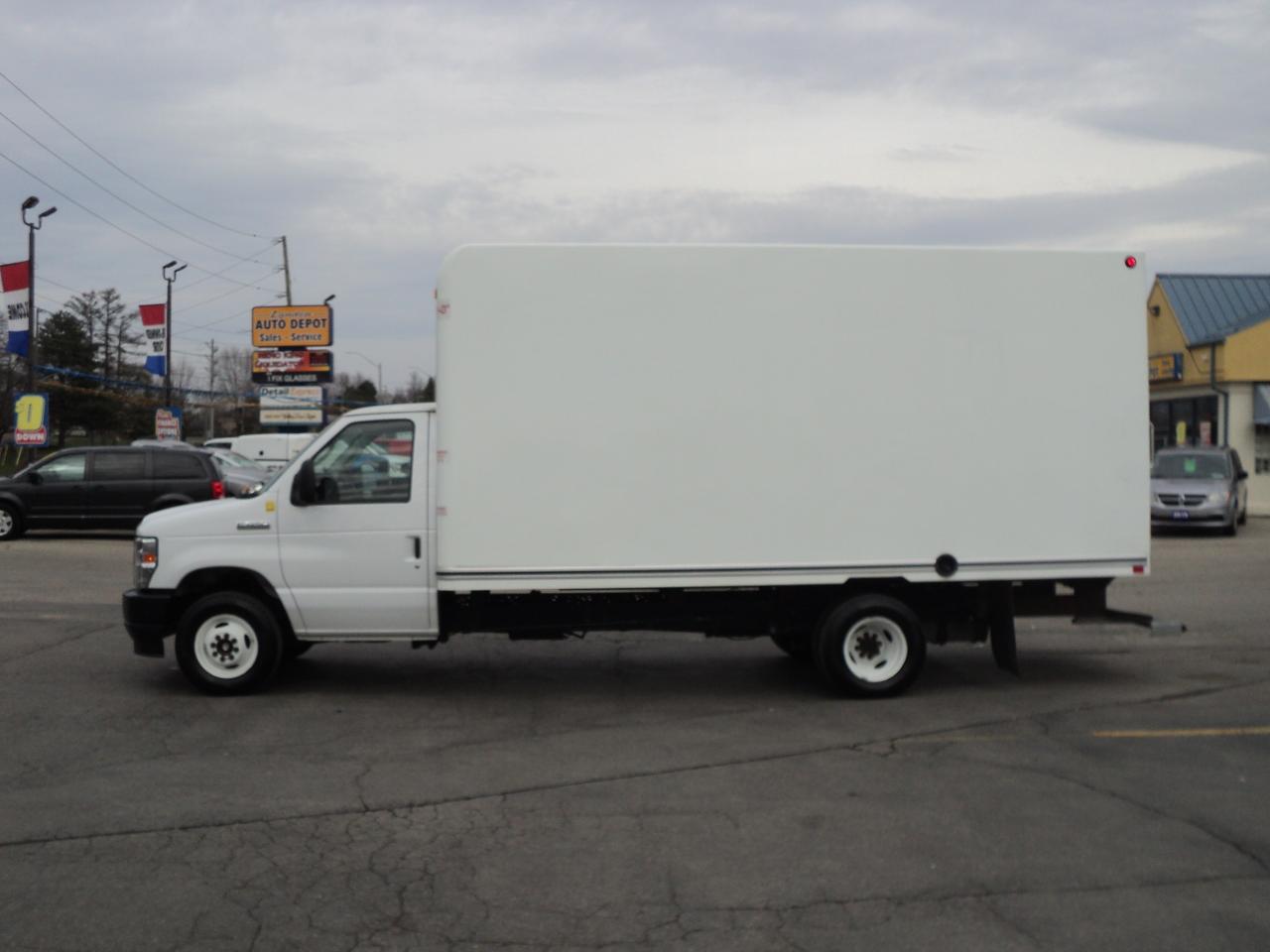 2023 Ford E-Series Cutaway E-450 CubeVan 7.3L8cylGas DRW 176"WB Photo4