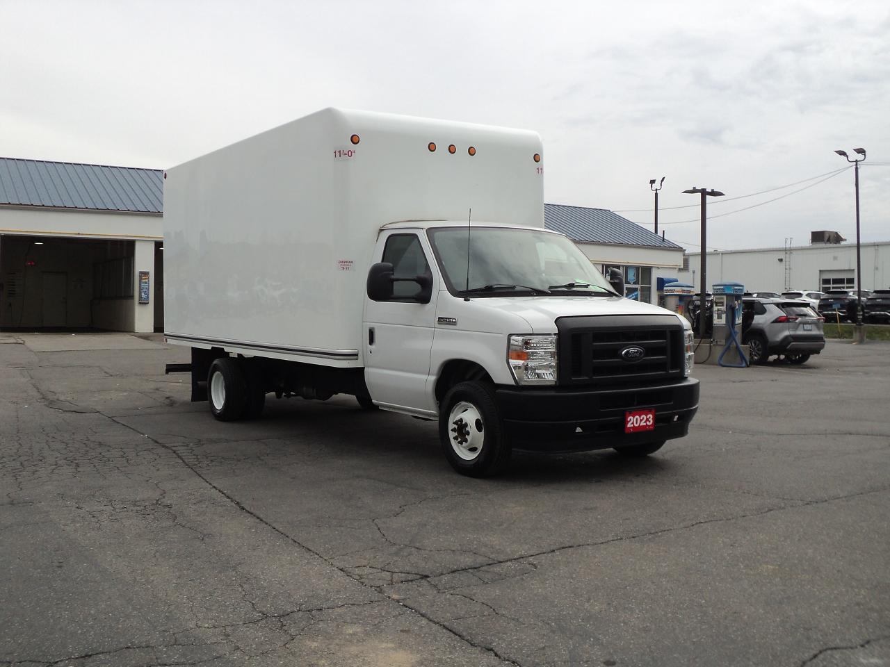 2023 Ford E-Series Cutaway E-450 CubeVan 7.3L8cylGas DRW 176"WB Photo3