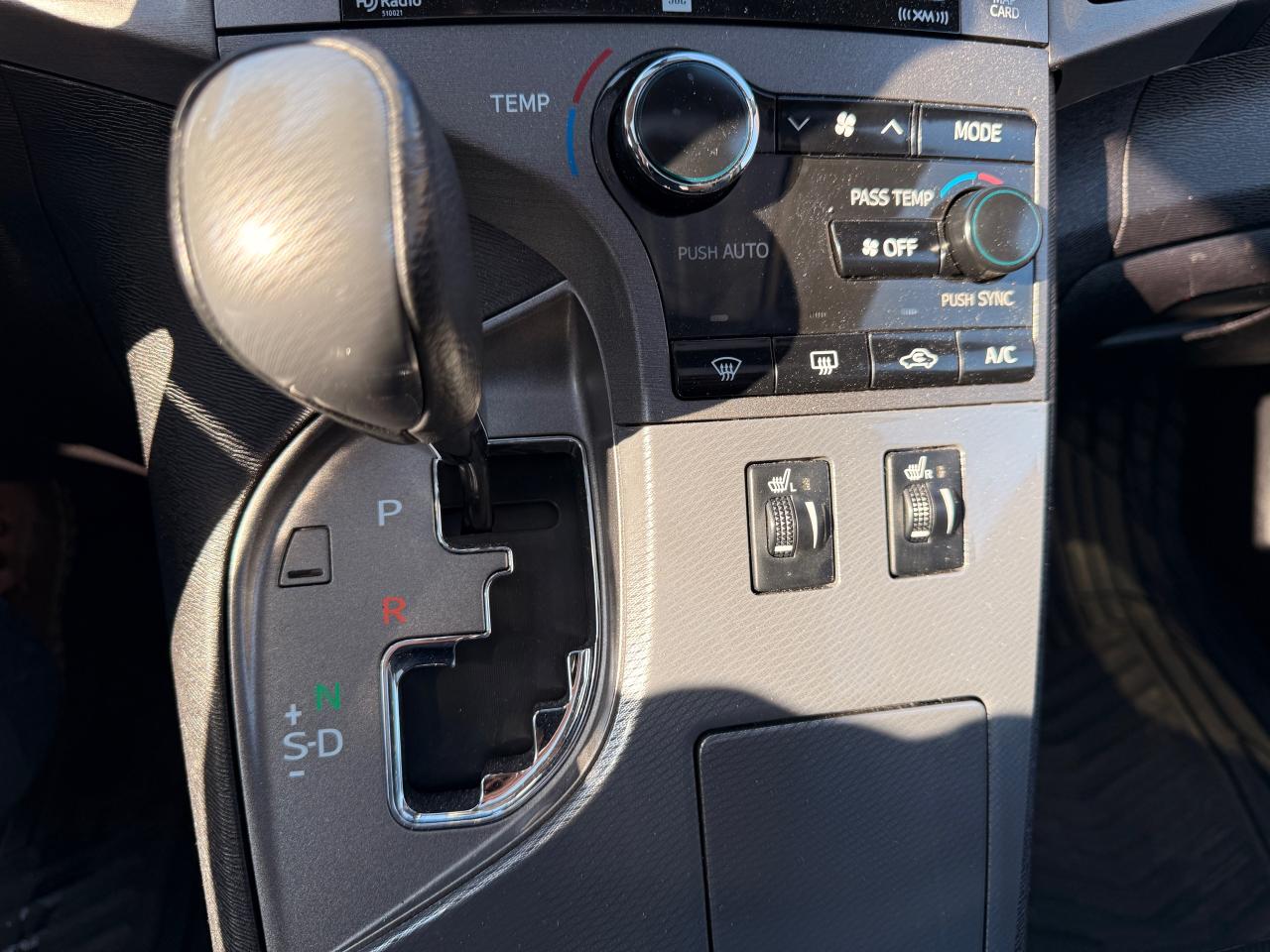 2016 Toyota Venza 4dr Wgn V6 EXL,AWD - Photo #27
