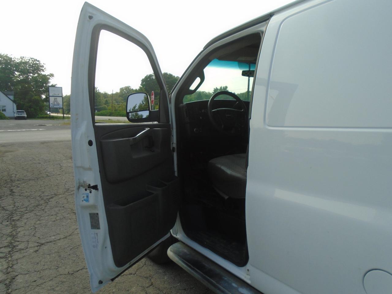 2016 GMC Savana 2500 RWD 2500 135 - Photo #9