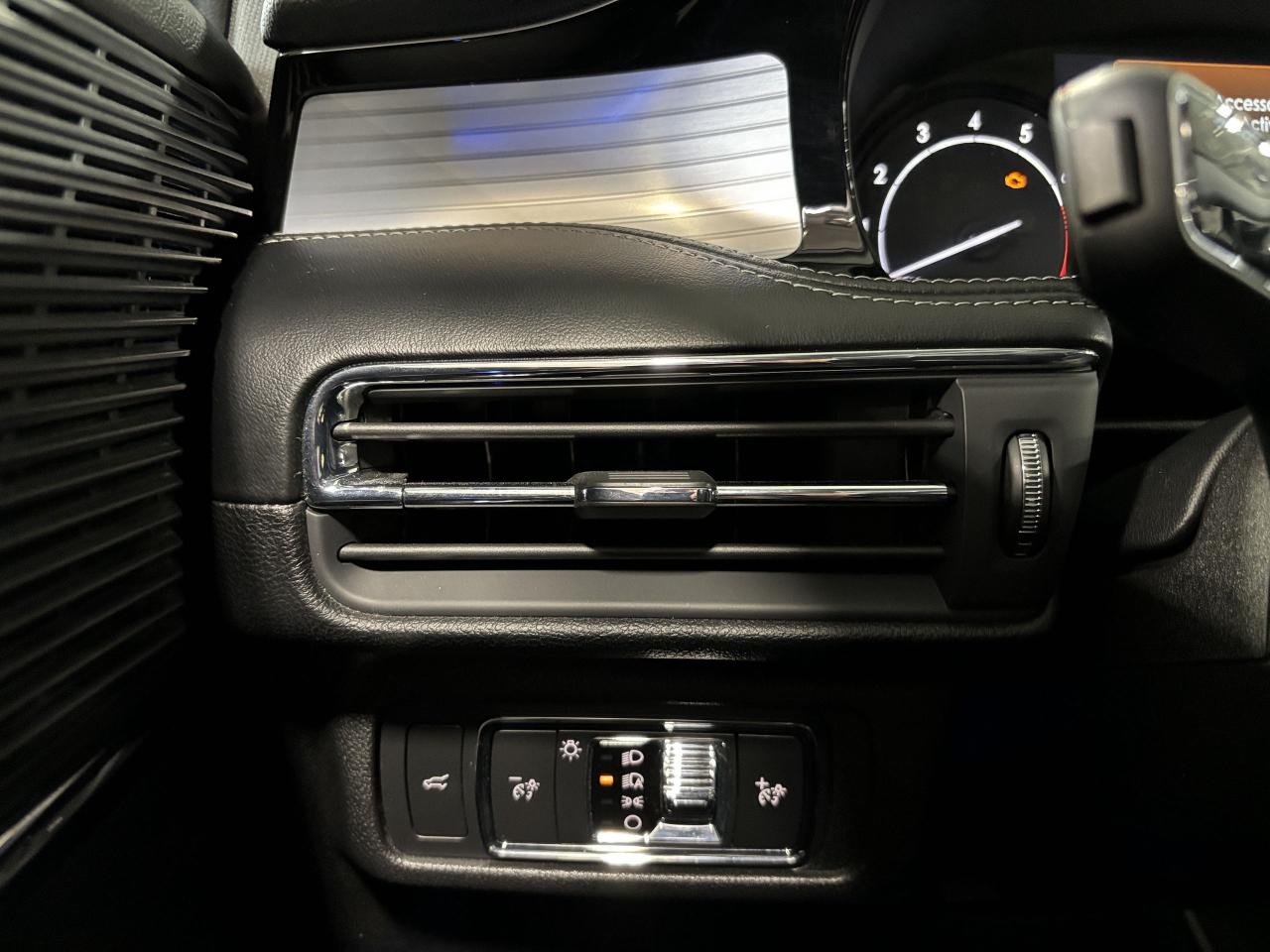 2021 Lincoln Corsair Standard|AWD|NAV|AMBIENT|PANOROOF|LEATHER|ALLOYS|+ - Photo #19