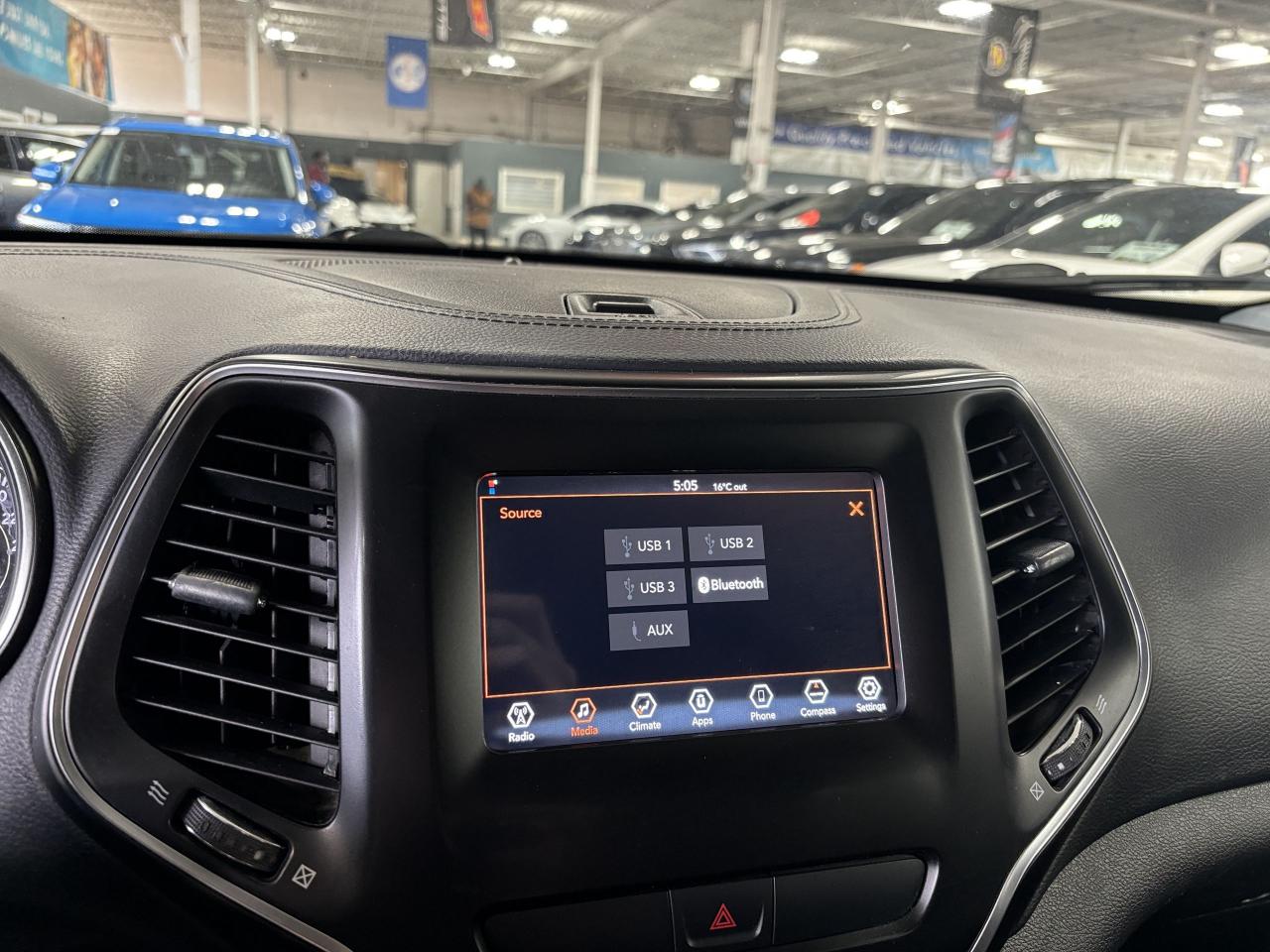 2019 Jeep Cherokee North 4X4|SELECTERRAIN|BACKUPCAMERA|HEATEDMIRRORS| - Photo #13