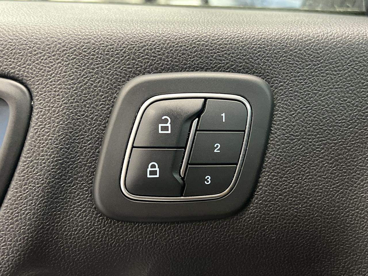 2021 Ford Escape TITANIUM HYBRID AWD | HTD LEATHER | REMOTE START Photo