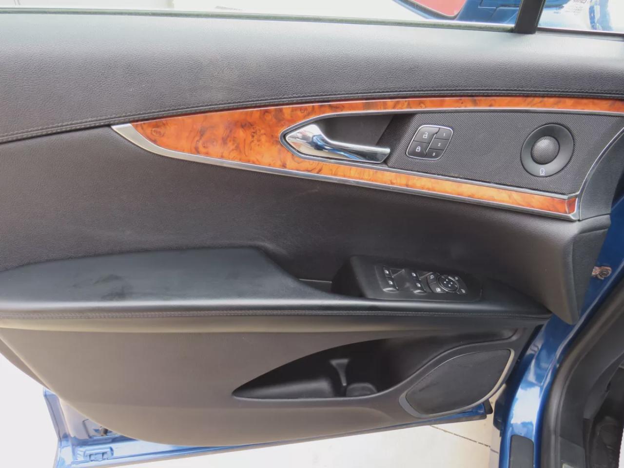 2020 Lincoln Nautilus Reserve (**CLEAN TITLE/NO ACCIDENTS**SAFETY/CERTIFIED**EXCELLENT TIRES**AWD**ALLOY RIMS**FOG LIGHTS**NAVIGATION**PUSH BUTTON START**REVERSE CAMERA**LEATHER**HEATED SEATS**POWER SEATS**SUNROOF**DIGITAL TOUCH SC REEN*LEATHER WRAPPED STEERING WHEEL**DUAL CLI Photo