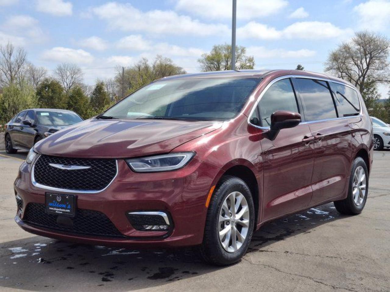 Used 2023 Chrysler Pacifica Touring L AWD | Leather | Power Sliding Doors + Hatch | Heated Steering + Seats | and More ! for sale in Guelph, ON
