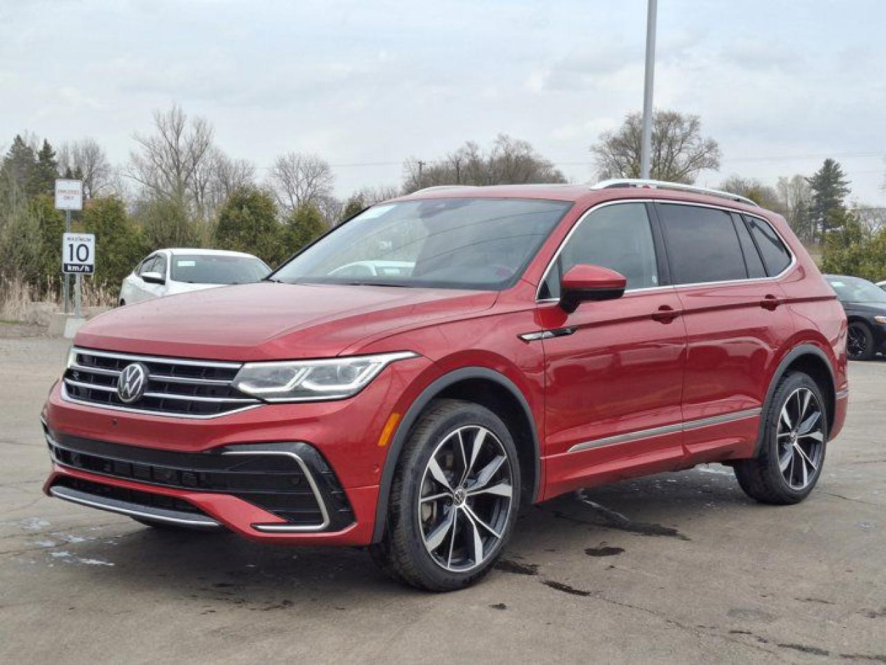 Used 2024 Volkswagen Tiguan Highline R-Line AWD | Leather | Sunroof | Nav | 360 Camera | Fender Audio | and More ! for sale in Guelph, ON