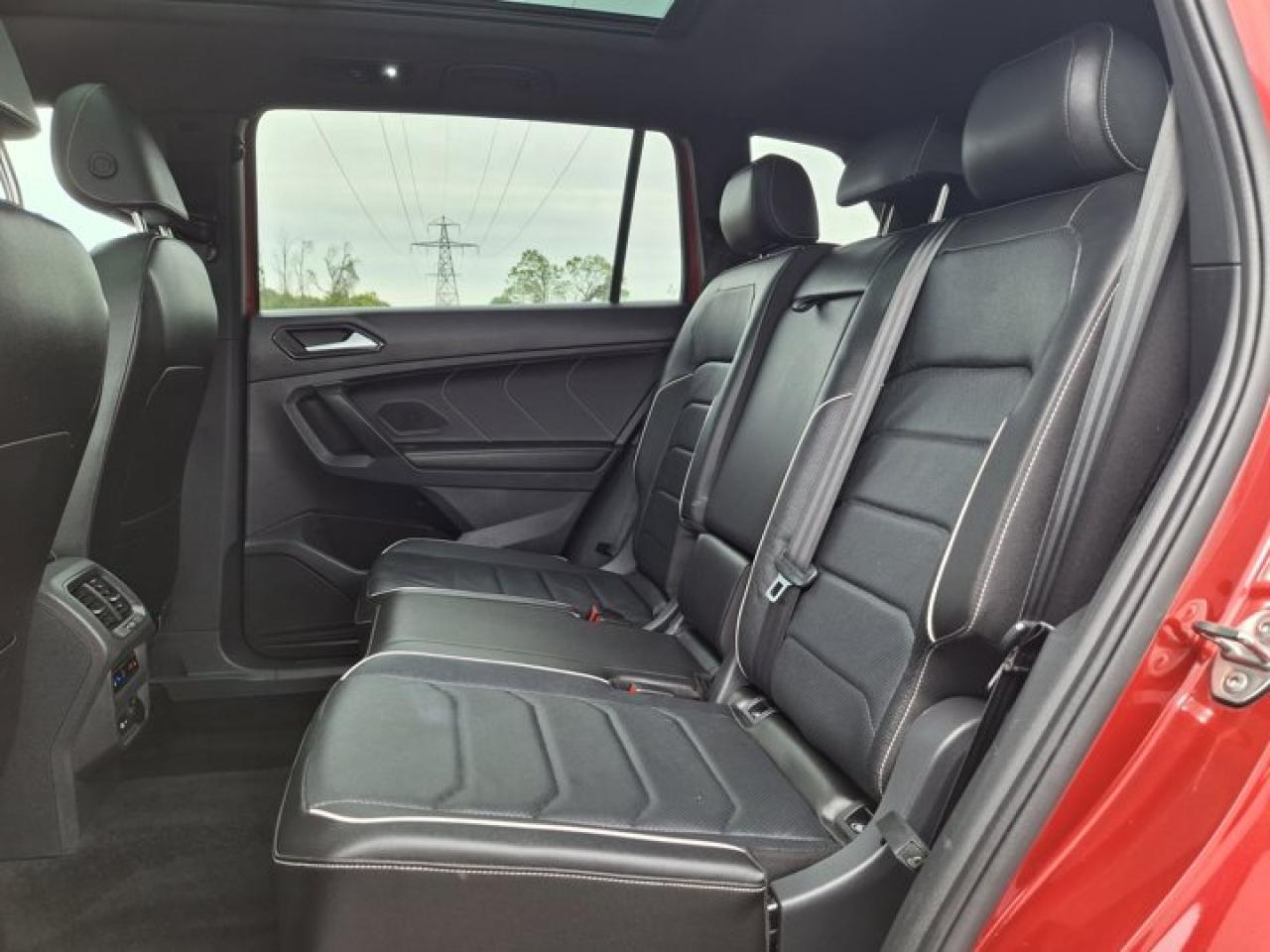 2024 Volkswagen Tiguan Highline R-Line AWD | Leather | Sunroof | Nav | 360 Camera | Fender Audio | and More ! Photo