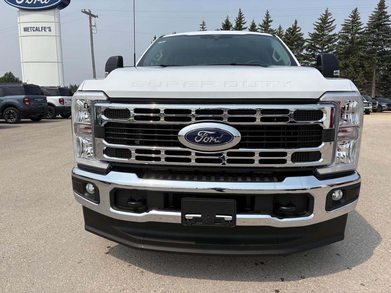 2025 Ford F-350 Super Duty SRW XLT 4WD CREW CAB 6.75' BOX Photo2