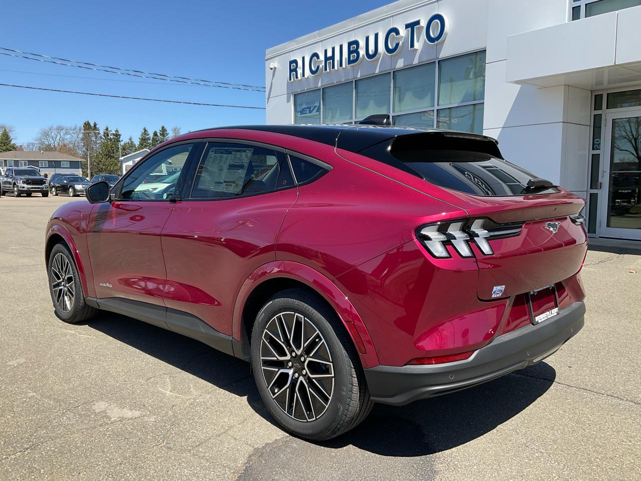 2025 Ford Mustang Mach-E Premium Photo4
