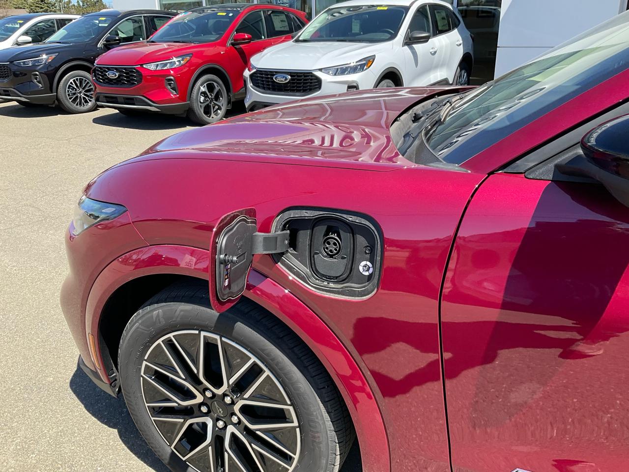 2025 Ford Mustang Mach-E Premium Photo5