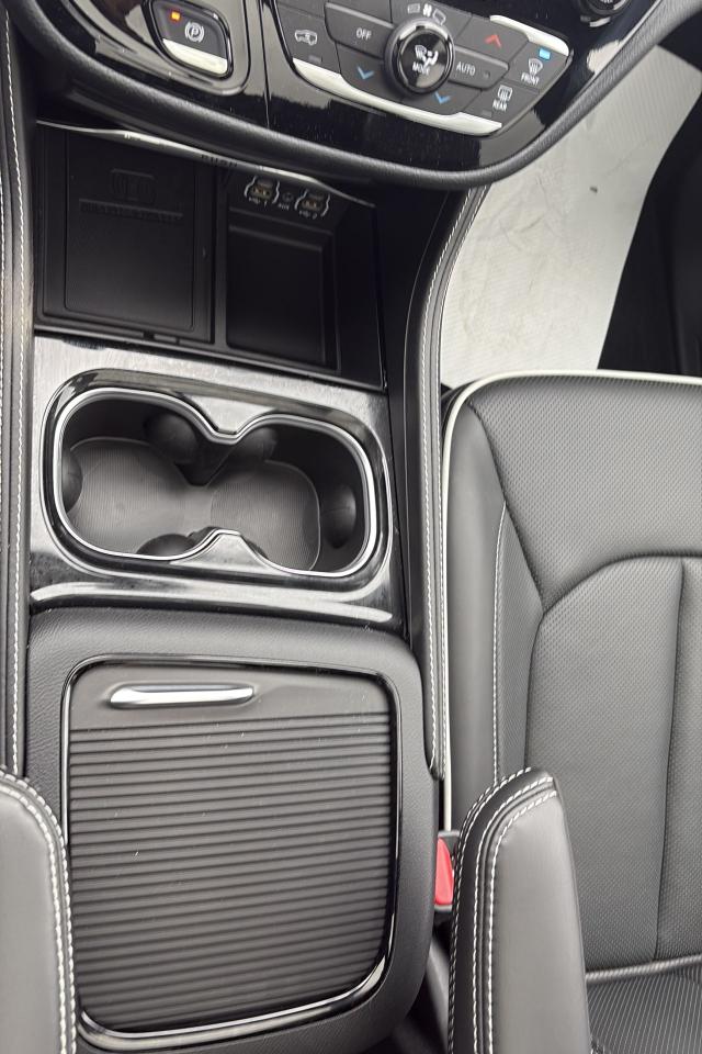 2024 Chrysler Pacifica Hybrid Premium S Appearance Photo17