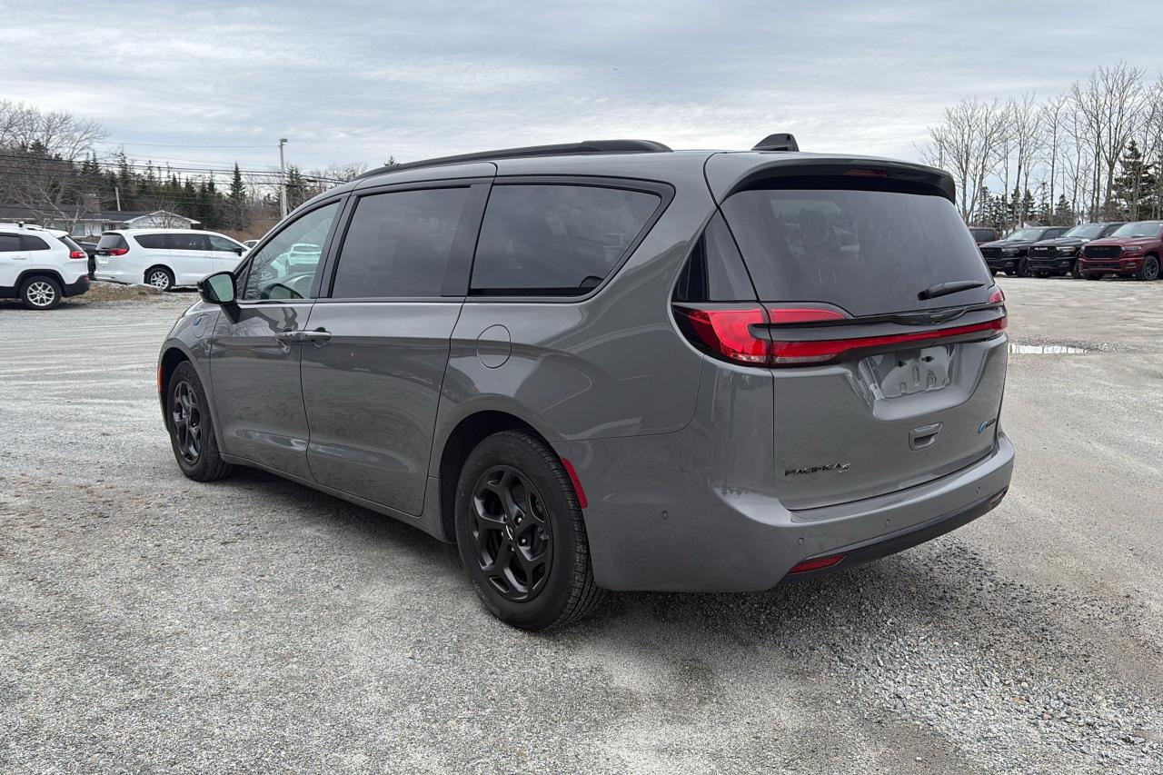 2024 Chrysler Pacifica Hybrid Premium S Appearance Photo7
