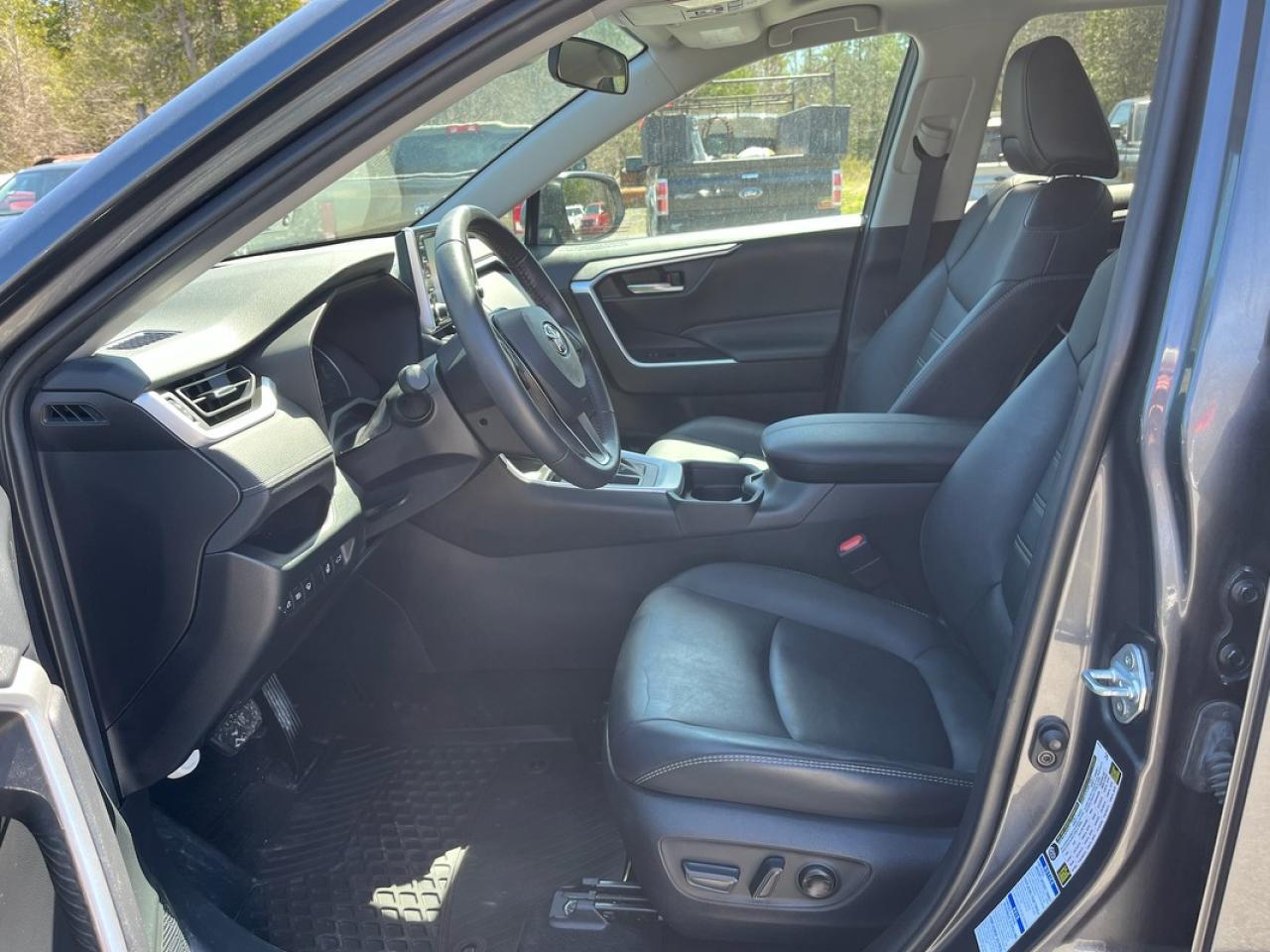 2021 Toyota RAV4  - Photo #6