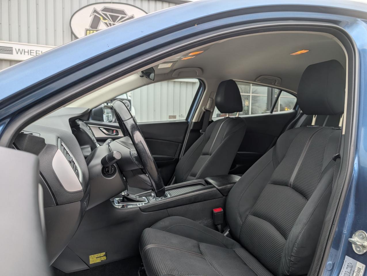 2018 Mazda MAZDA3  - Photo #14
