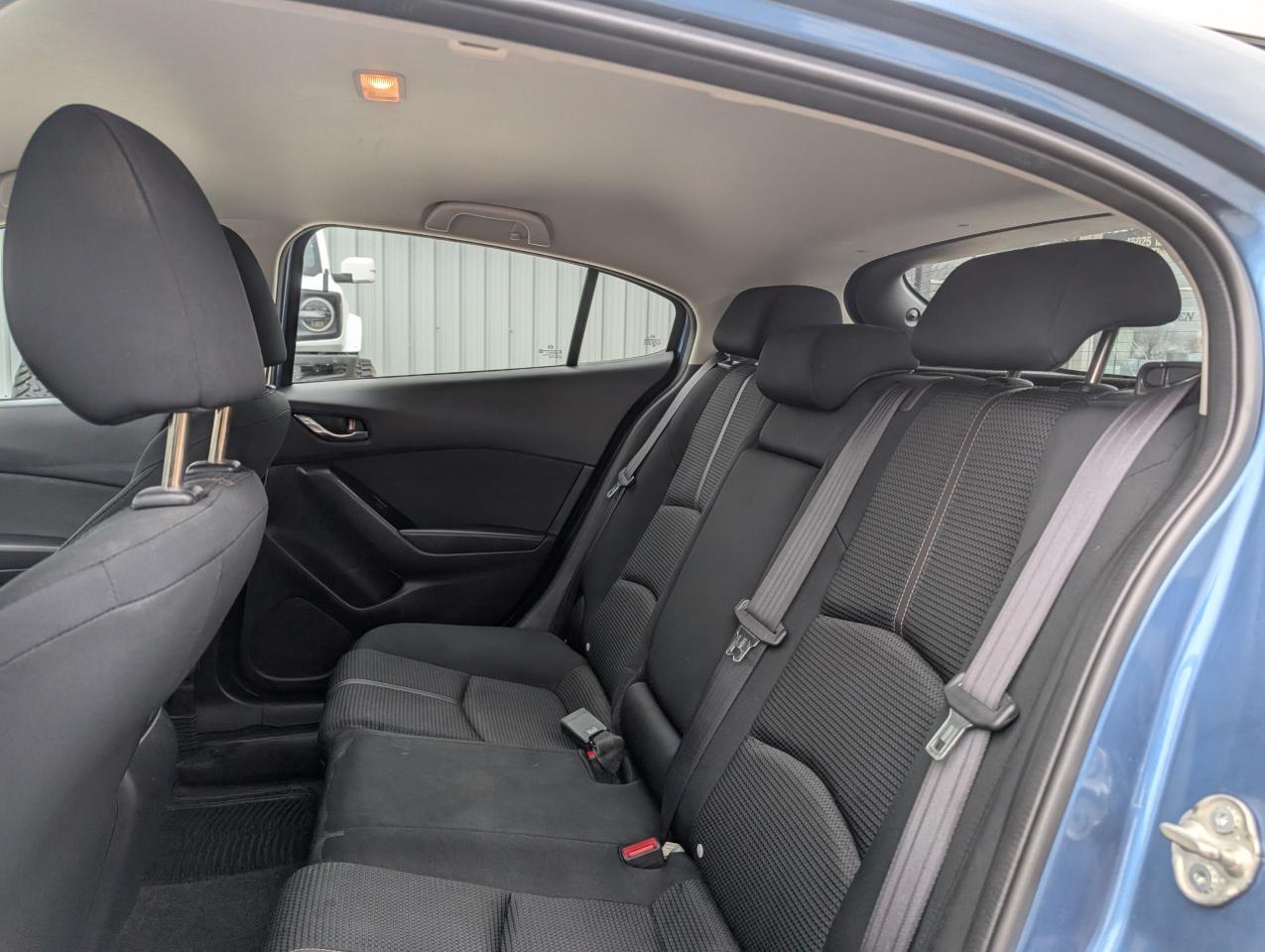 2018 Mazda MAZDA3  - Photo #17