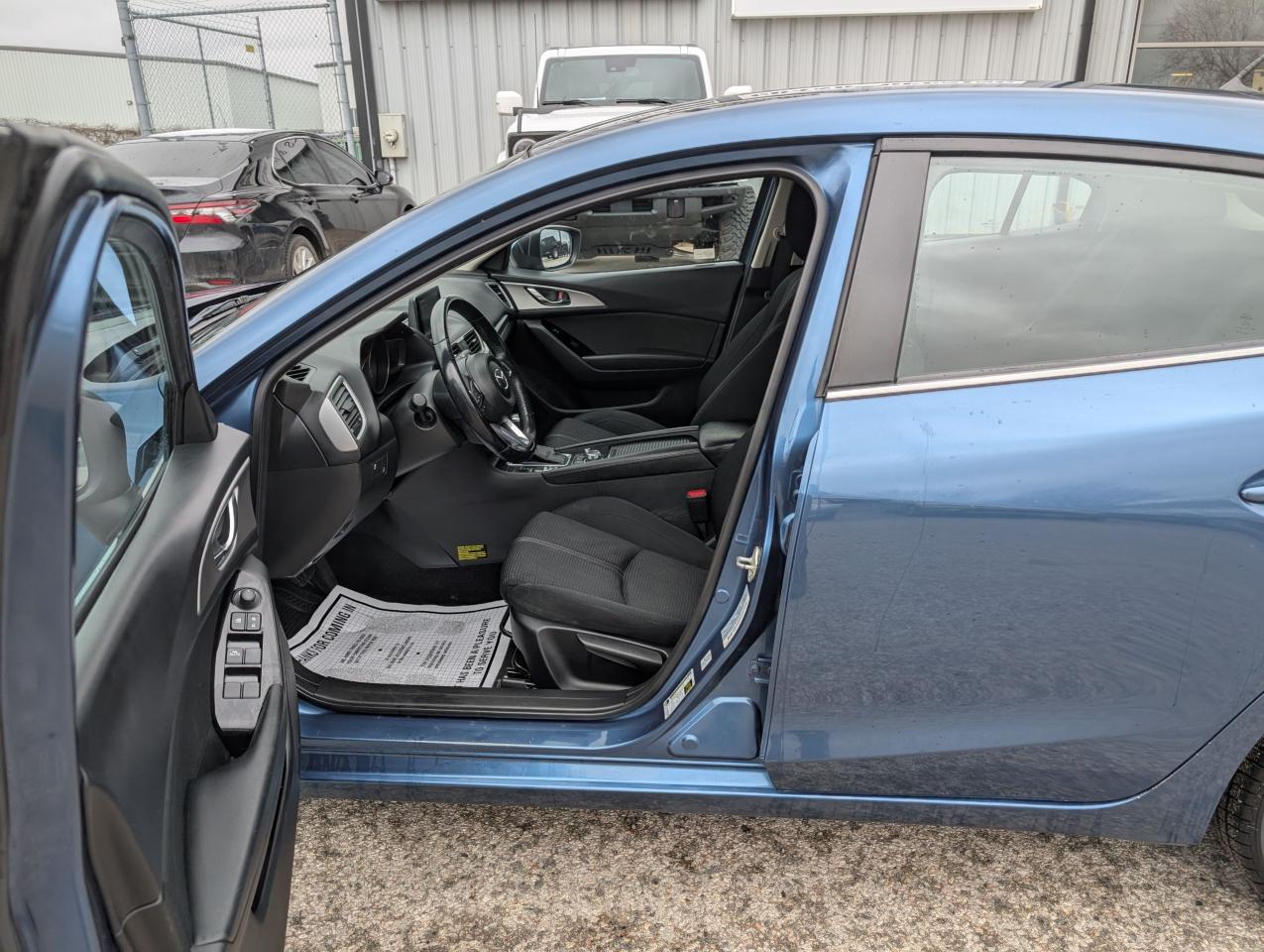 2018 Mazda MAZDA3  - Photo #11