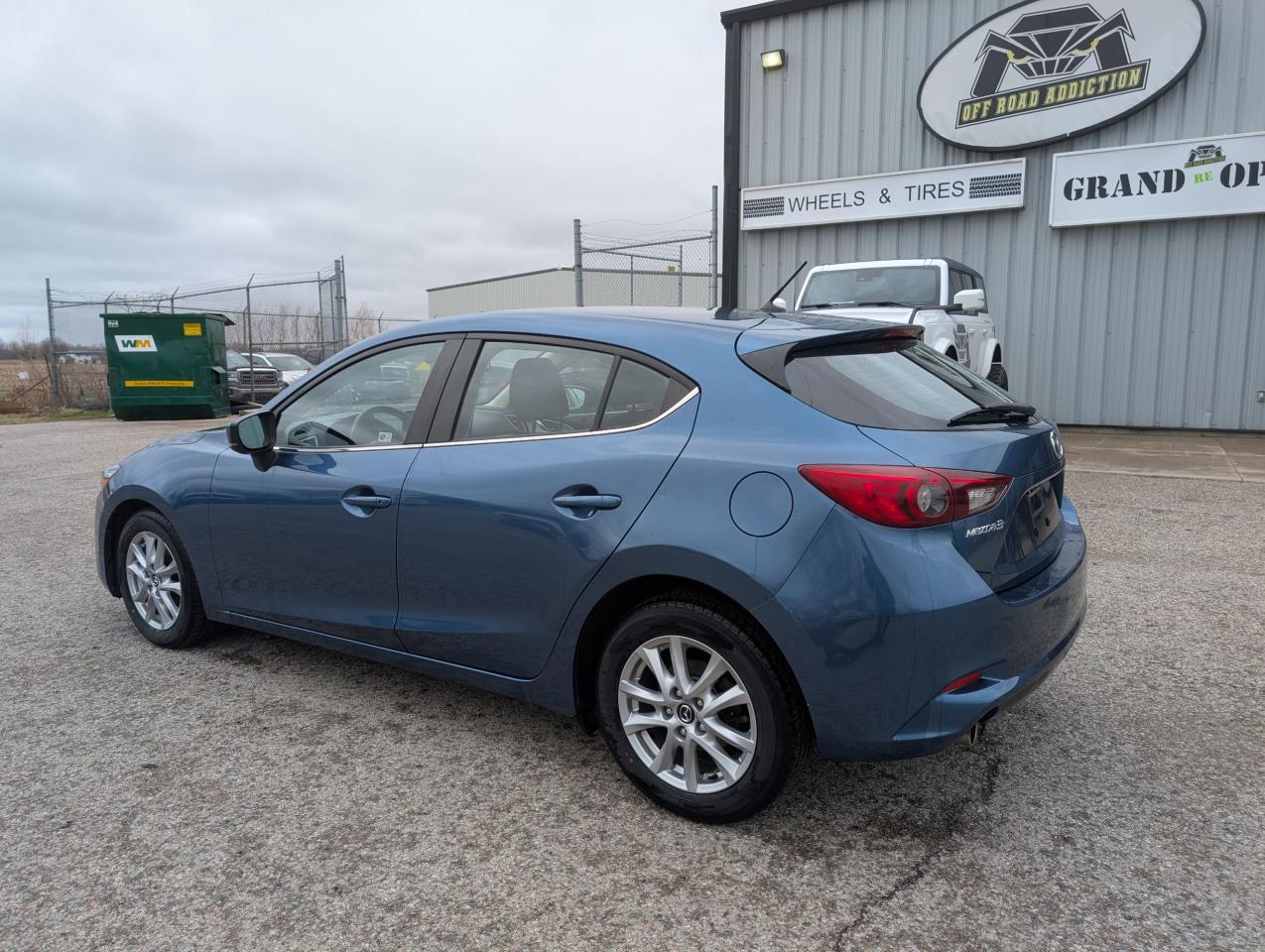 2018 Mazda MAZDA3  - Photo #3