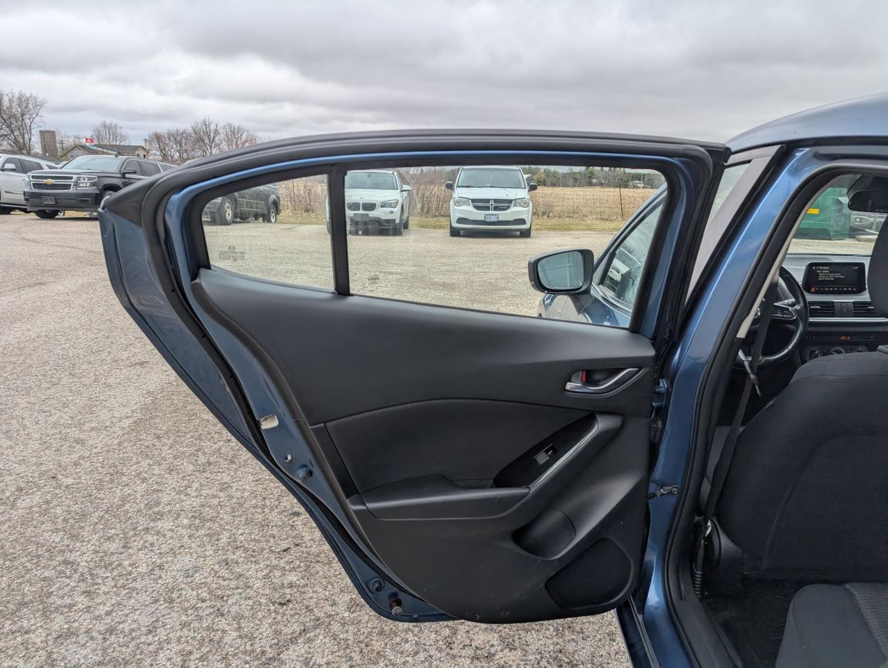 2018 Mazda MAZDA3  - Photo #16