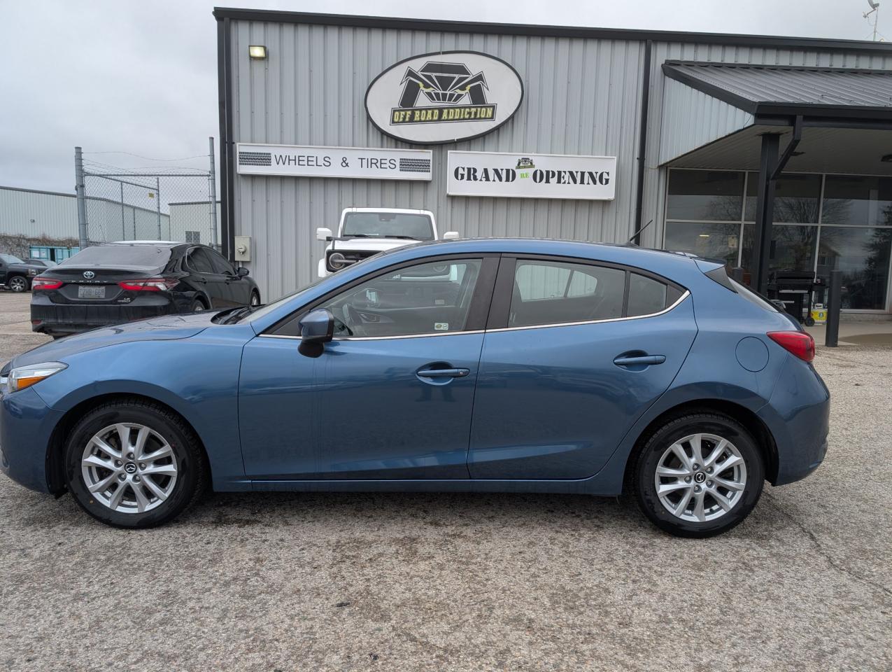 2018 Mazda MAZDA3  - Photo #2