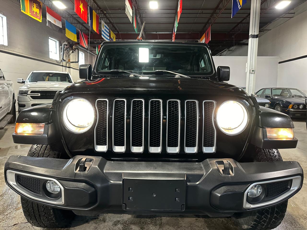 2019 Jeep Wrangler Sahara 4X4 UNLIMITED | LEATHER | BACK UP CAM - Photo #3