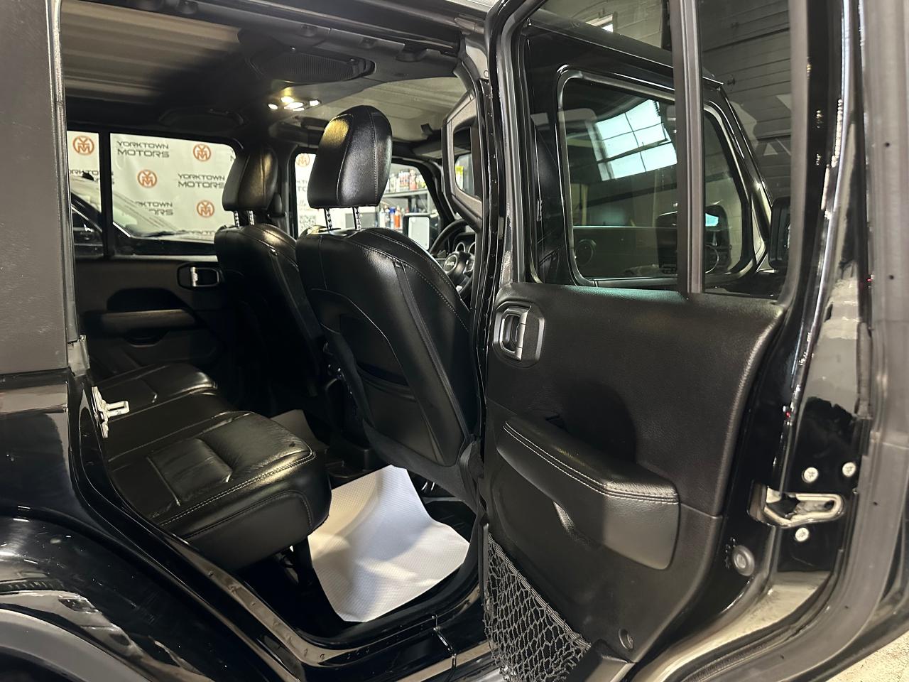 2019 Jeep Wrangler Sahara 4X4 UNLIMITED | LEATHER | BACK UP CAM - Photo #11