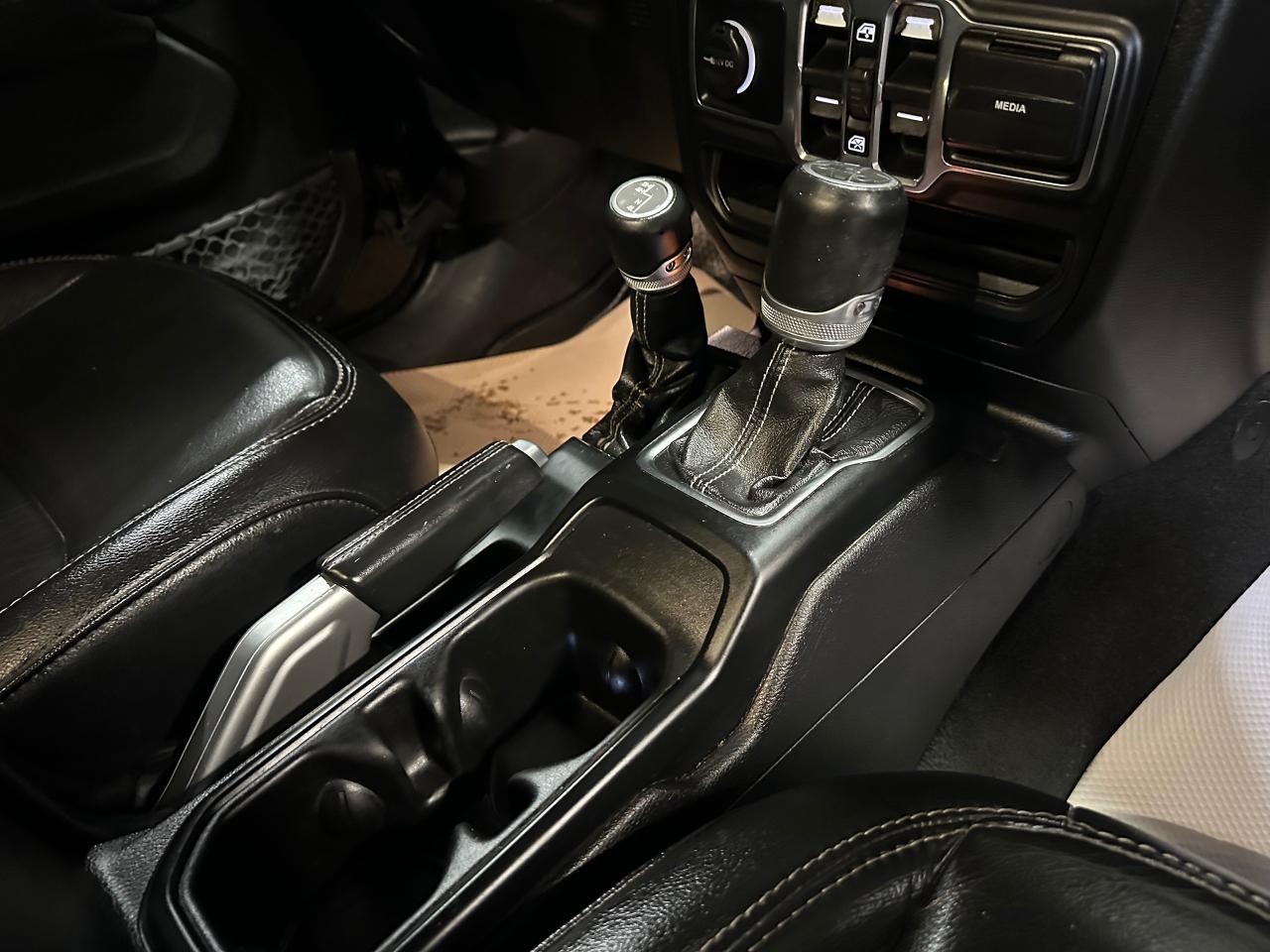 2019 Jeep Wrangler Sahara 4X4 UNLIMITED | LEATHER | BACK UP CAM - Photo #10
