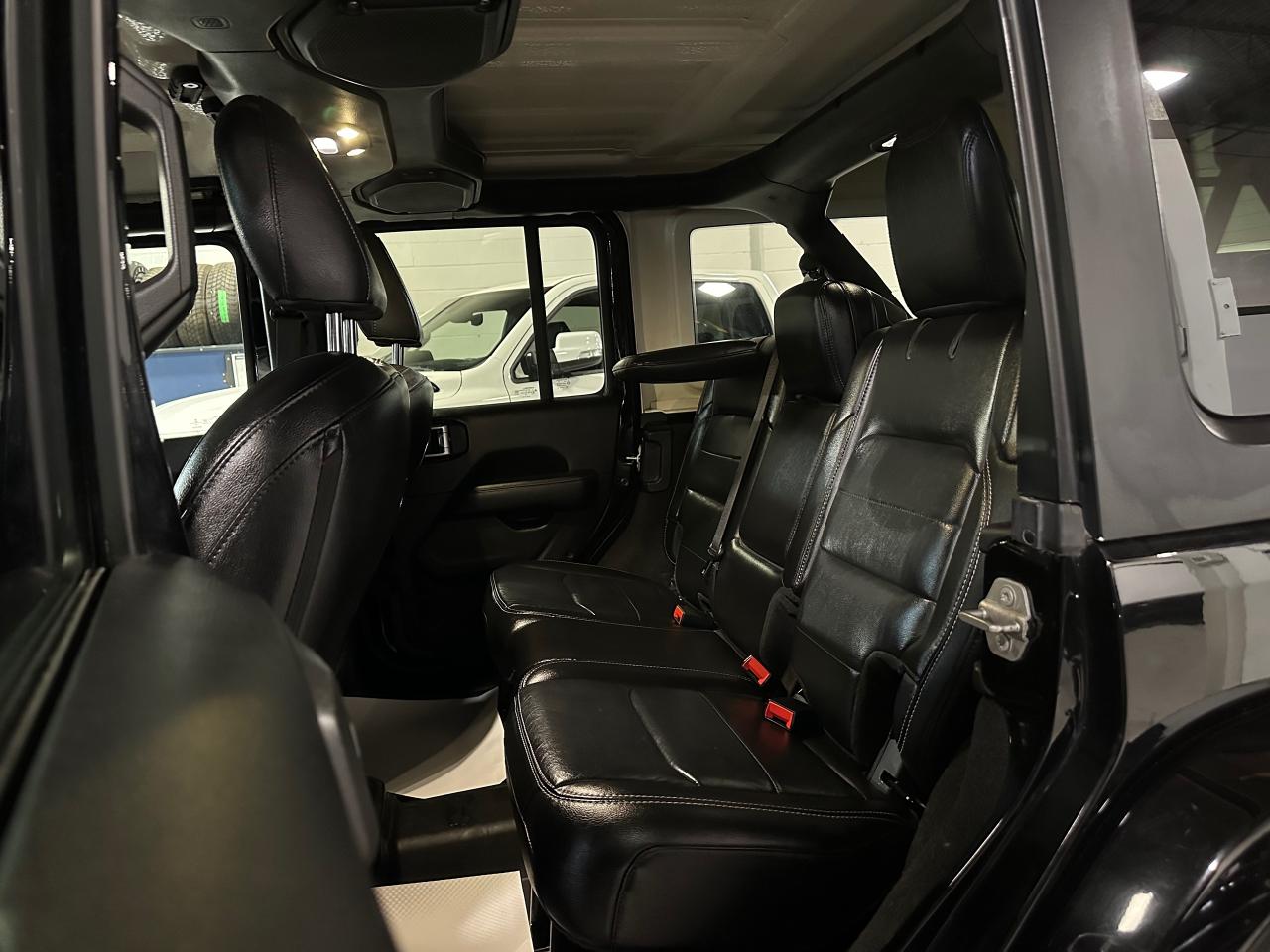 2019 Jeep Wrangler Sahara 4X4 UNLIMITED | LEATHER | BACK UP CAM - Photo #23