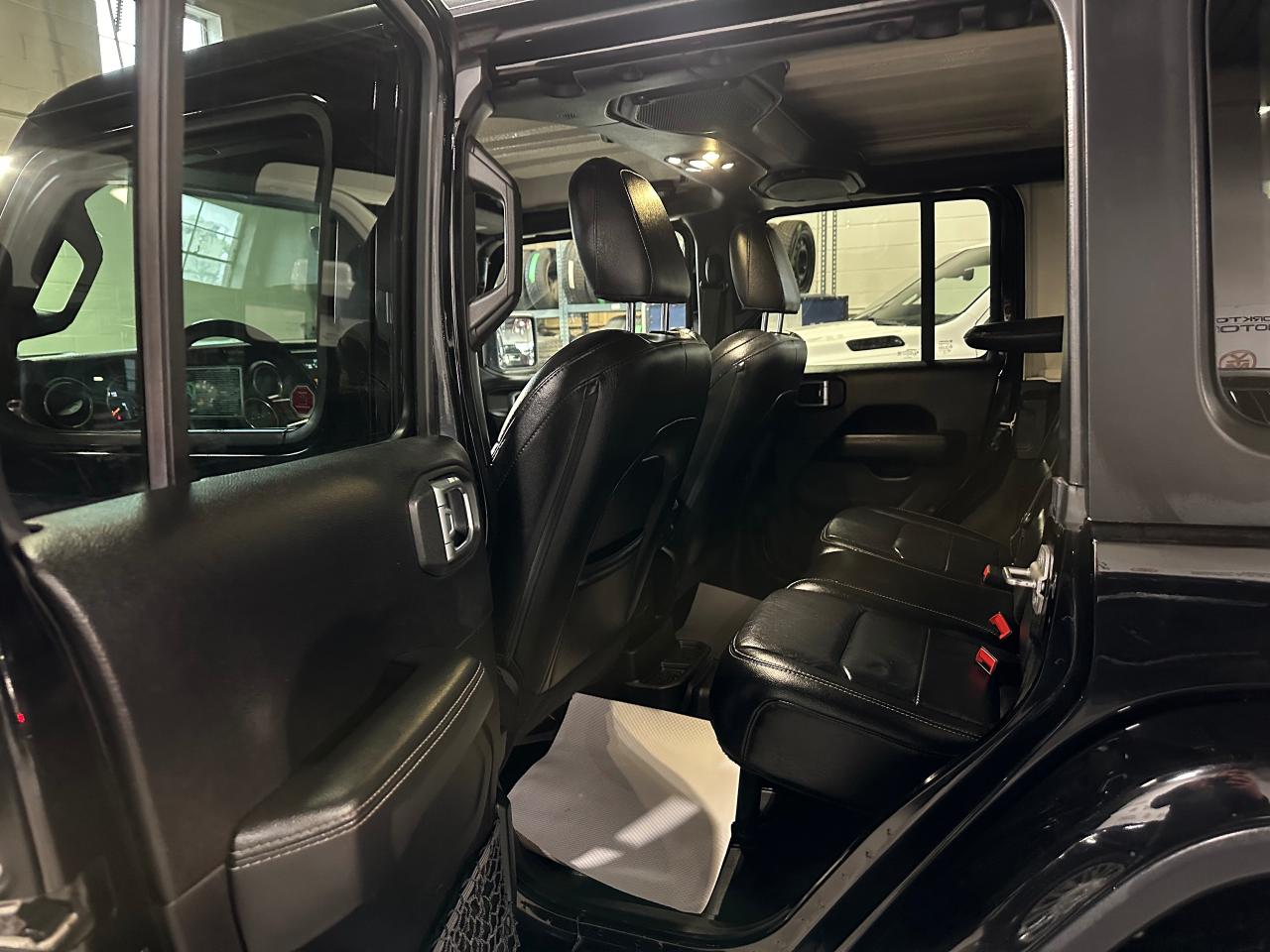 2019 Jeep Wrangler Sahara 4X4 UNLIMITED | LEATHER | BACK UP CAM - Photo #22