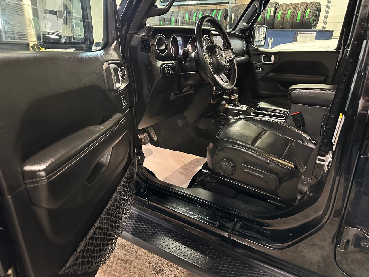 2019 Jeep Wrangler Sahara 4X4 UNLIMITED | LEATHER | BACK UP CAM - Photo #24