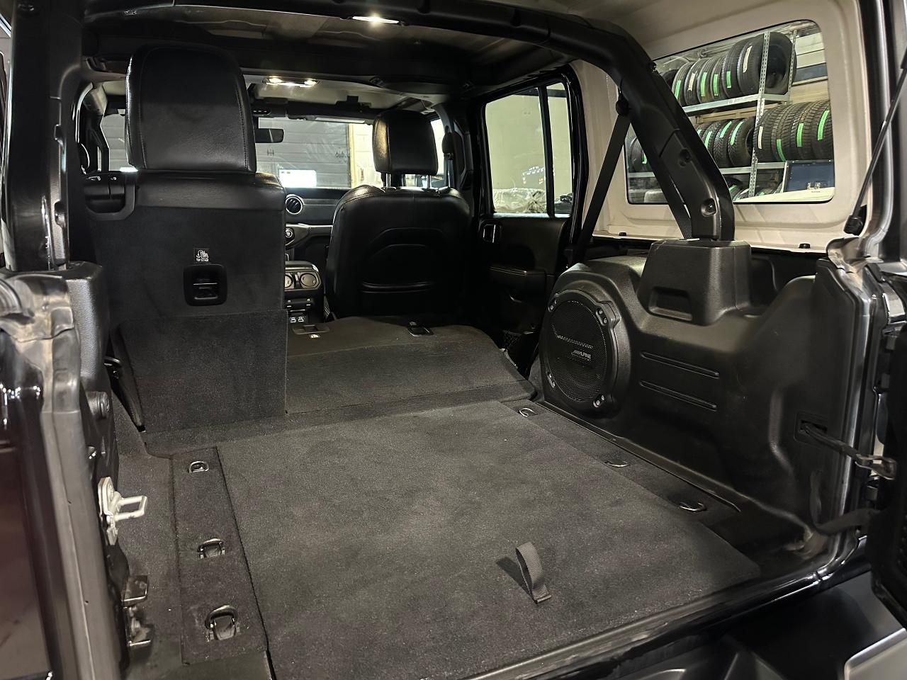 2019 Jeep Wrangler Sahara 4X4 UNLIMITED | LEATHER | BACK UP CAM - Photo #18