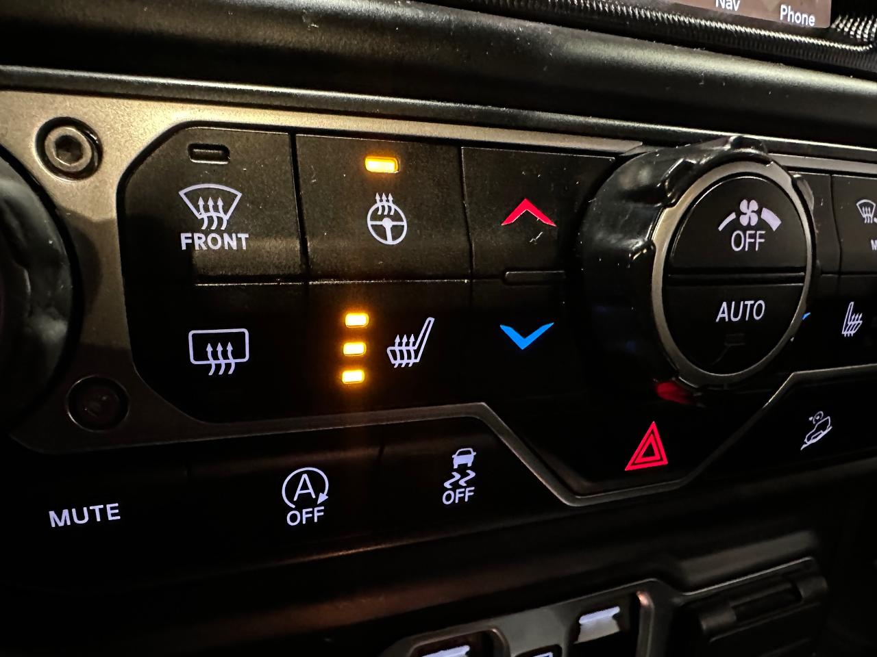 2019 Jeep Wrangler Sahara 4X4 UNLIMITED | LEATHER | BACK UP CAM - Photo #30