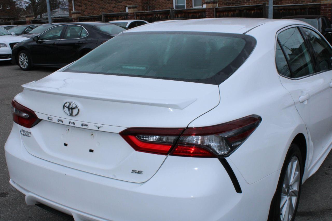 2022 Toyota Camry SE Auto - Photo #5