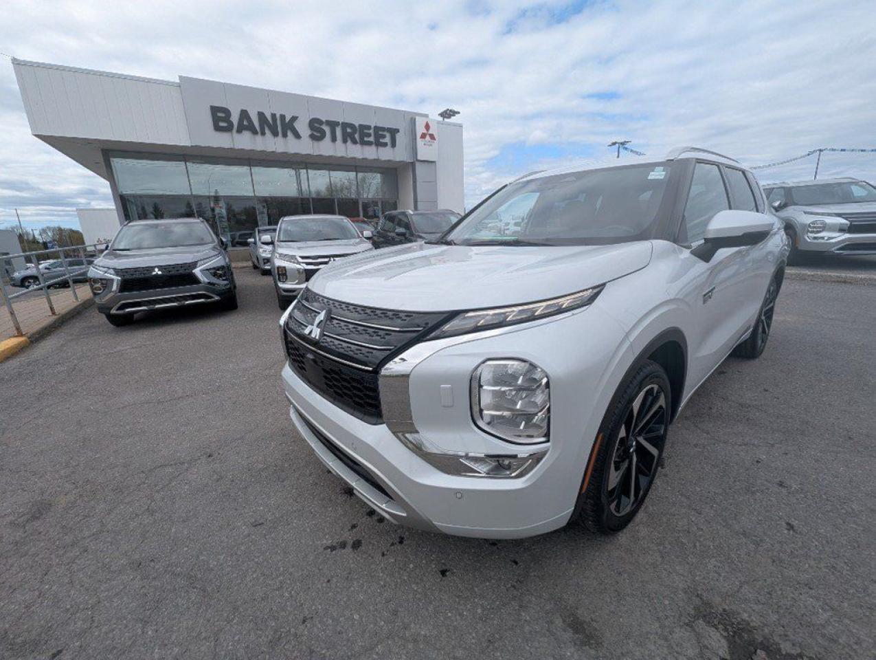 Used 2023 Mitsubishi Outlander Plug-In Hybrid GT S-AWC PREMIUM for sale in Gloucester, ON