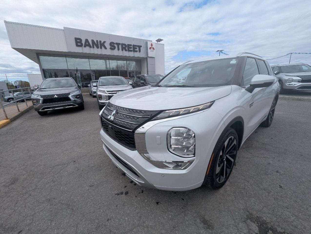 Used 2023 Mitsubishi Outlander Plug-In Hybrid GT S-AWC PREMIUM for sale in Gloucester, ON