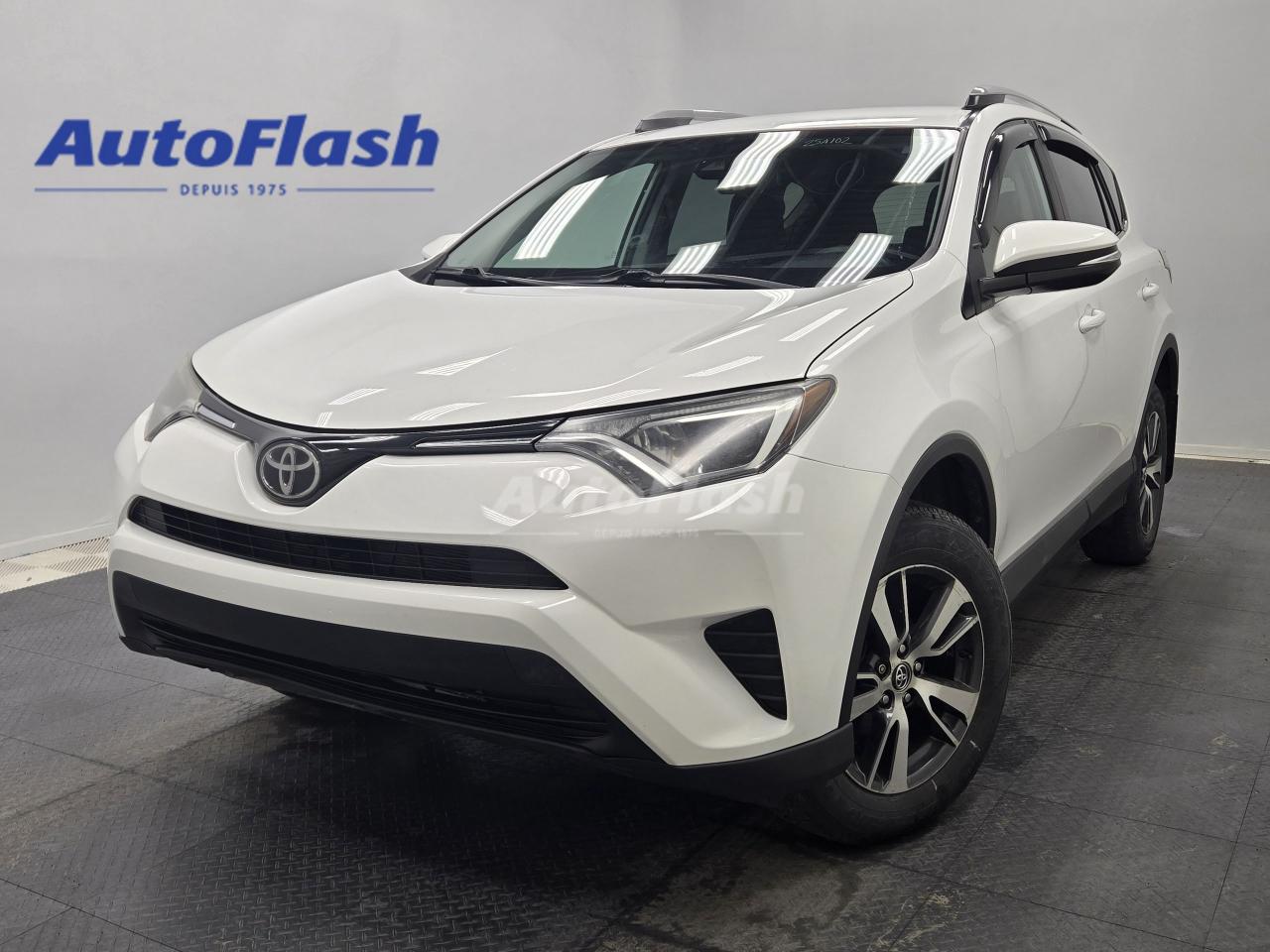 Used 2018 Toyota RAV4 LE AWD, SIEGES CHAUFFANTS, MAGS, DEMAREUR for sale in Saint-Hubert, QC