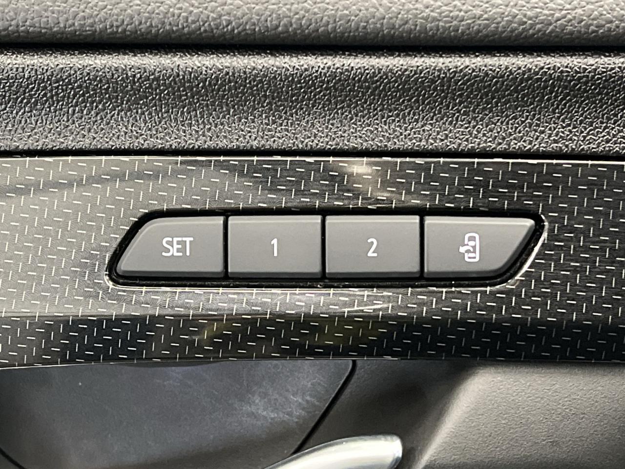 2022 GMC Terrain AT4 AWD|LEATHER |PANO ROOF |BOSE |HEAD-UP DISPLAY Photo