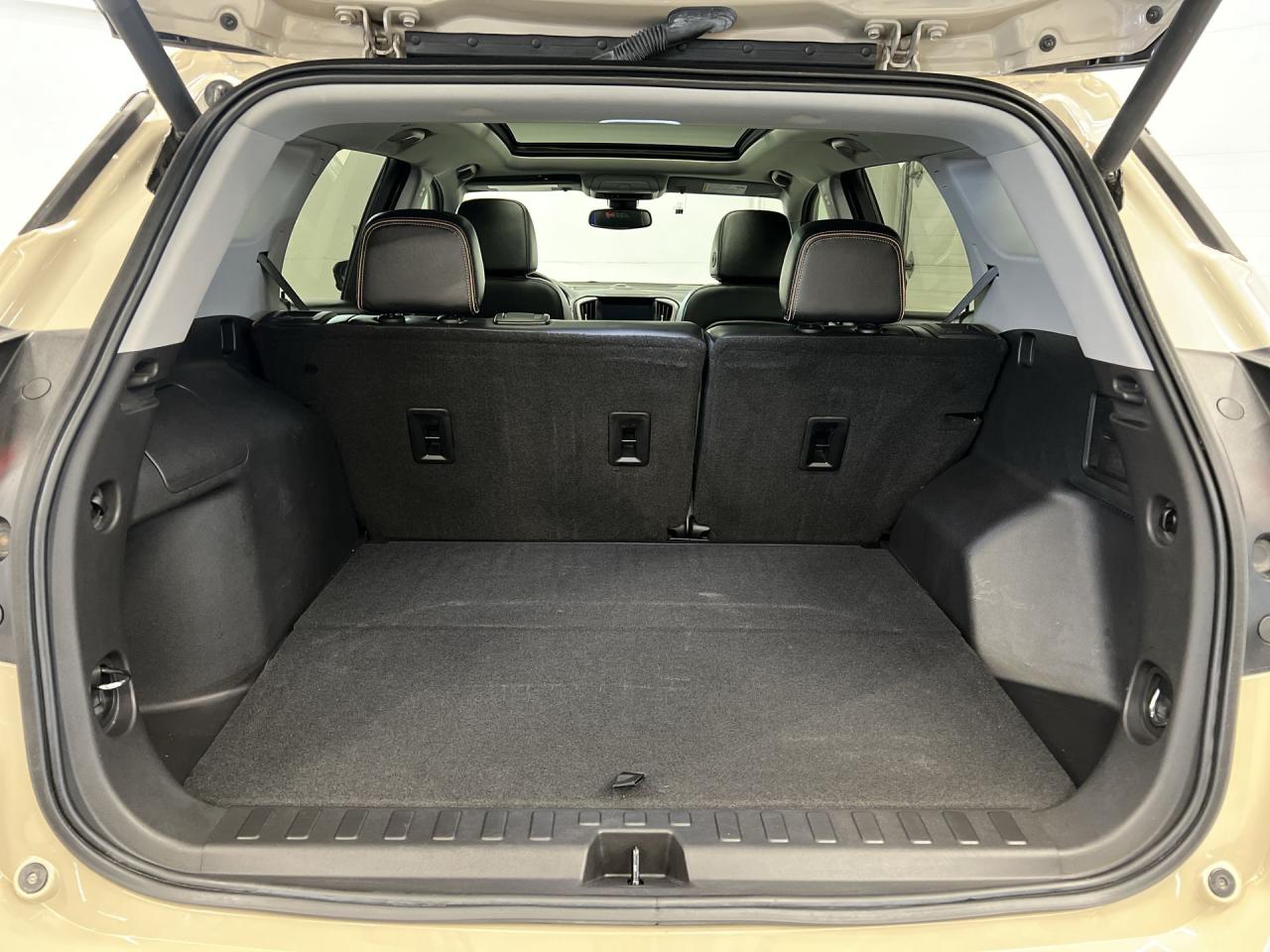 2022 GMC Terrain AT4 AWD|LEATHER |PANO ROOF |BOSE |HEAD-UP DISPLAY Photo