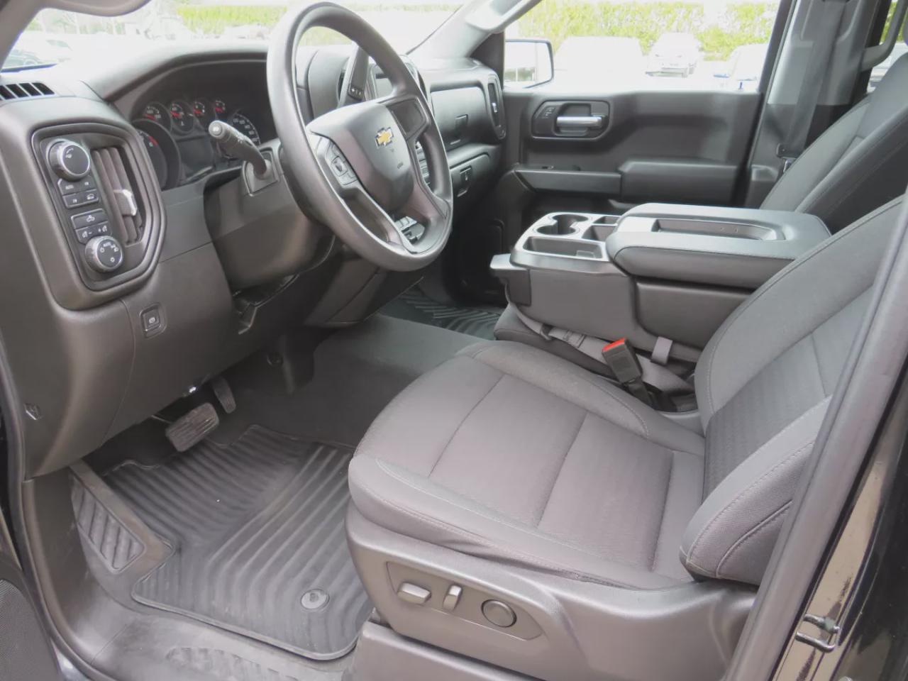 2023 Chevrolet Silverado 1500 Custom (**LOW KM**SAFETY CERTIFIED**CLEAN TITLE/NO ACCIDENTS**LOW KM**4WD**REMOTE START**ALLOY RIMS**TRAILER HITCH**REVERSE CAMERA**POWER SEATS**PUSH BUTTON START**CRUISE CONTROL**BLUETOOTH**DIGITAL TOUCHSCREEN**USB**ANDROID AUTO**APPLE CARPLAY**) Photo