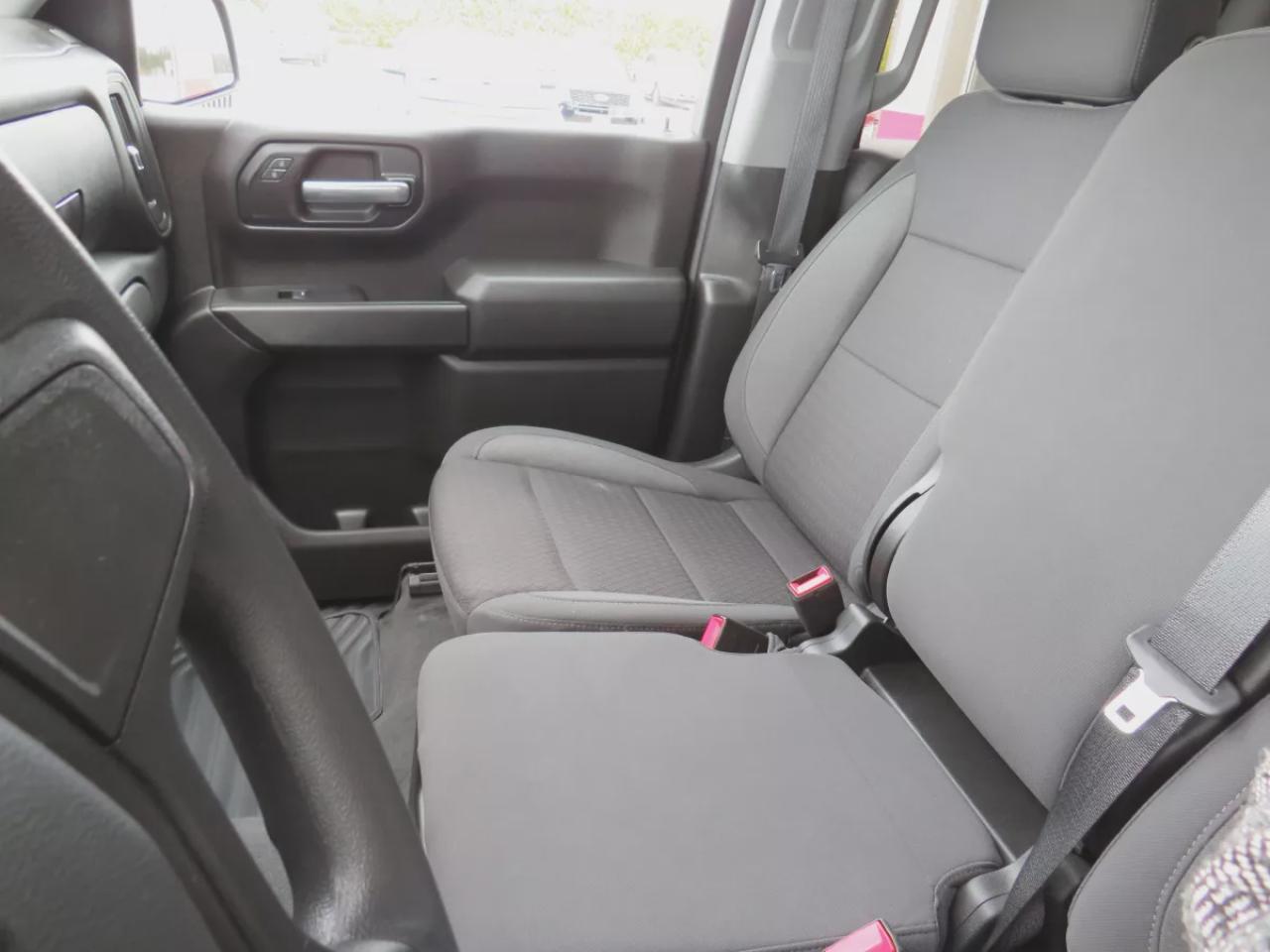 2023 Chevrolet Silverado 1500 Custom (**LOW KM**SAFETY CERTIFIED**CLEAN TITLE/NO ACCIDENTS**LOW KM**4WD**REMOTE START**ALLOY RIMS**TRAILER HITCH**REVERSE CAMERA**POWER SEATS**PUSH BUTTON START**CRUISE CONTROL**BLUETOOTH**DIGITAL TOUCHSCREEN**USB**ANDROID AUTO**APPLE CARPLAY**) Photo