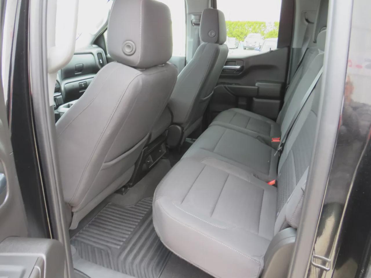 2023 Chevrolet Silverado 1500 Custom (**LOW KM**SAFETY CERTIFIED**CLEAN TITLE/NO ACCIDENTS**LOW KM**4WD**REMOTE START**ALLOY RIMS**TRAILER HITCH**REVERSE CAMERA**POWER SEATS**PUSH BUTTON START**CRUISE CONTROL**BLUETOOTH**DIGITAL TOUCHSCREEN**USB**ANDROID AUTO**APPLE CARPLAY**) Photo