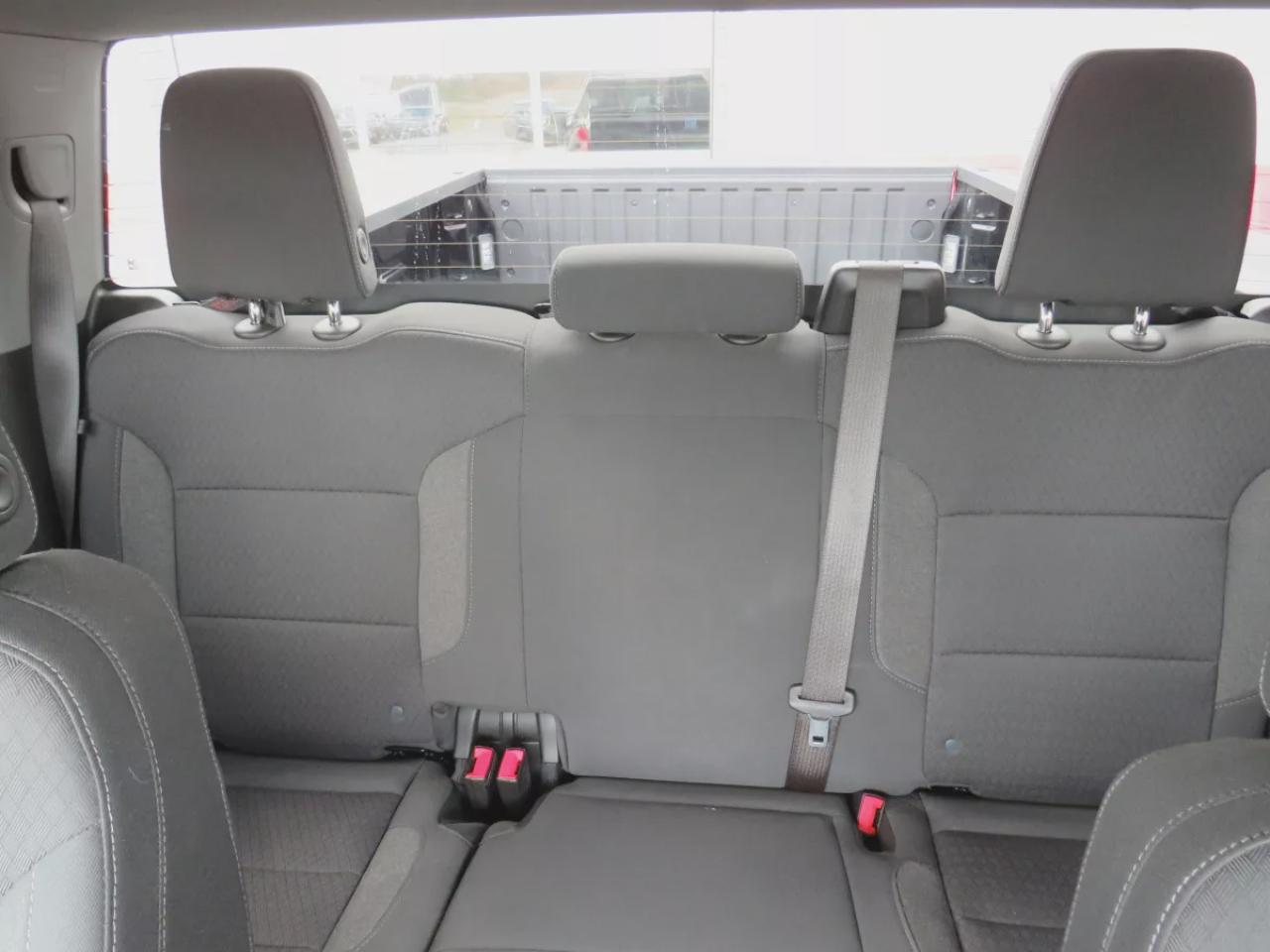 2023 Chevrolet Silverado 1500 Custom (**LOW KM**SAFETY CERTIFIED**CLEAN TITLE/NO ACCIDENTS**LOW KM**4WD**REMOTE START**ALLOY RIMS**TRAILER HITCH**REVERSE CAMERA**POWER SEATS**PUSH BUTTON START**CRUISE CONTROL**BLUETOOTH**DIGITAL TOUCHSCREEN**USB**ANDROID AUTO**APPLE CARPLAY**) Photo