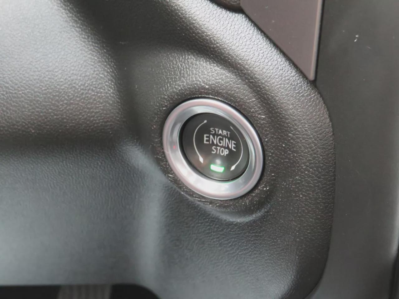 2023 Chevrolet Silverado 1500 Custom (**LOW KM**SAFETY CERTIFIED**CLEAN TITLE/NO ACCIDENTS**LOW KM**4WD**REMOTE START**ALLOY RIMS**TRAILER HITCH**REVERSE CAMERA**POWER SEATS**PUSH BUTTON START**CRUISE CONTROL**BLUETOOTH**DIGITAL TOUCHSCREEN**USB**ANDROID AUTO**APPLE CARPLAY**) Photo