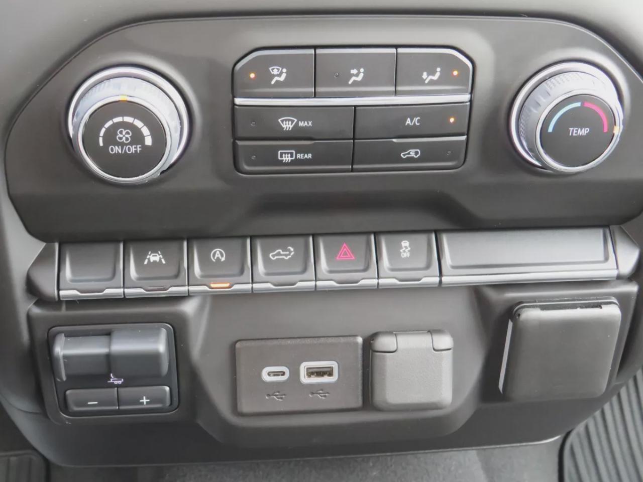 2023 Chevrolet Silverado 1500 Custom (**LOW KM**SAFETY CERTIFIED**CLEAN TITLE/NO ACCIDENTS**LOW KM**4WD**REMOTE START**ALLOY RIMS**TRAILER HITCH**REVERSE CAMERA**POWER SEATS**PUSH BUTTON START**CRUISE CONTROL**BLUETOOTH**DIGITAL TOUCHSCREEN**USB**ANDROID AUTO**APPLE CARPLAY**) Photo