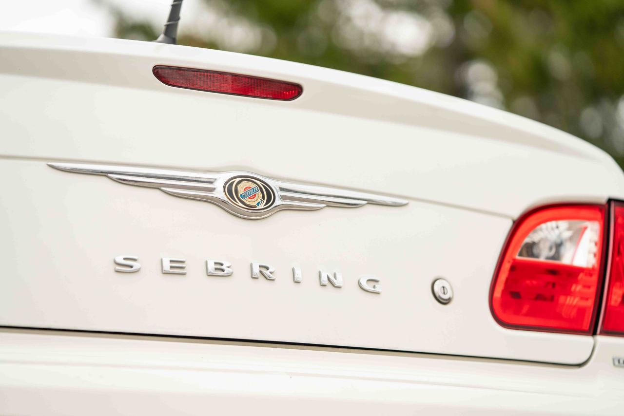 2010 Chrysler Sebring Limited Convertible - Photo #17