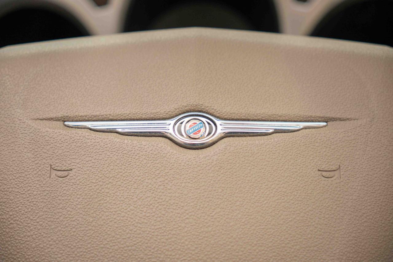 2010 Chrysler Sebring Limited Convertible - Photo #37
