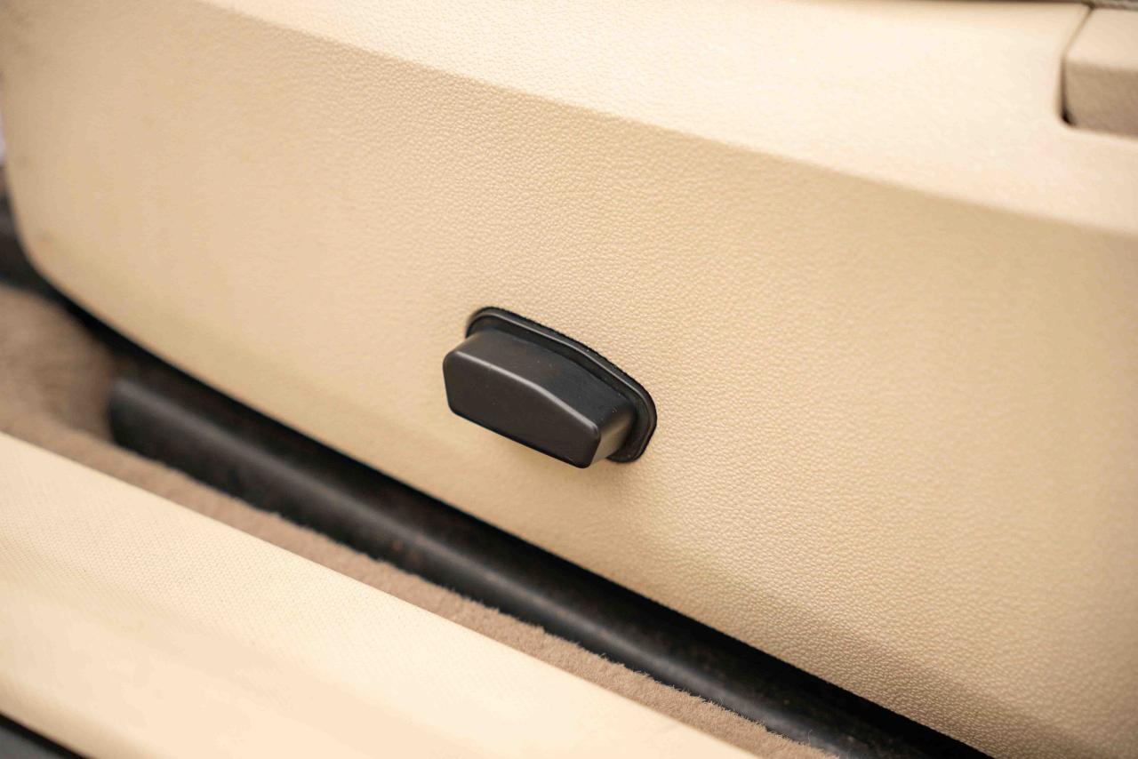 2010 Chrysler Sebring Limited Convertible - Photo #33