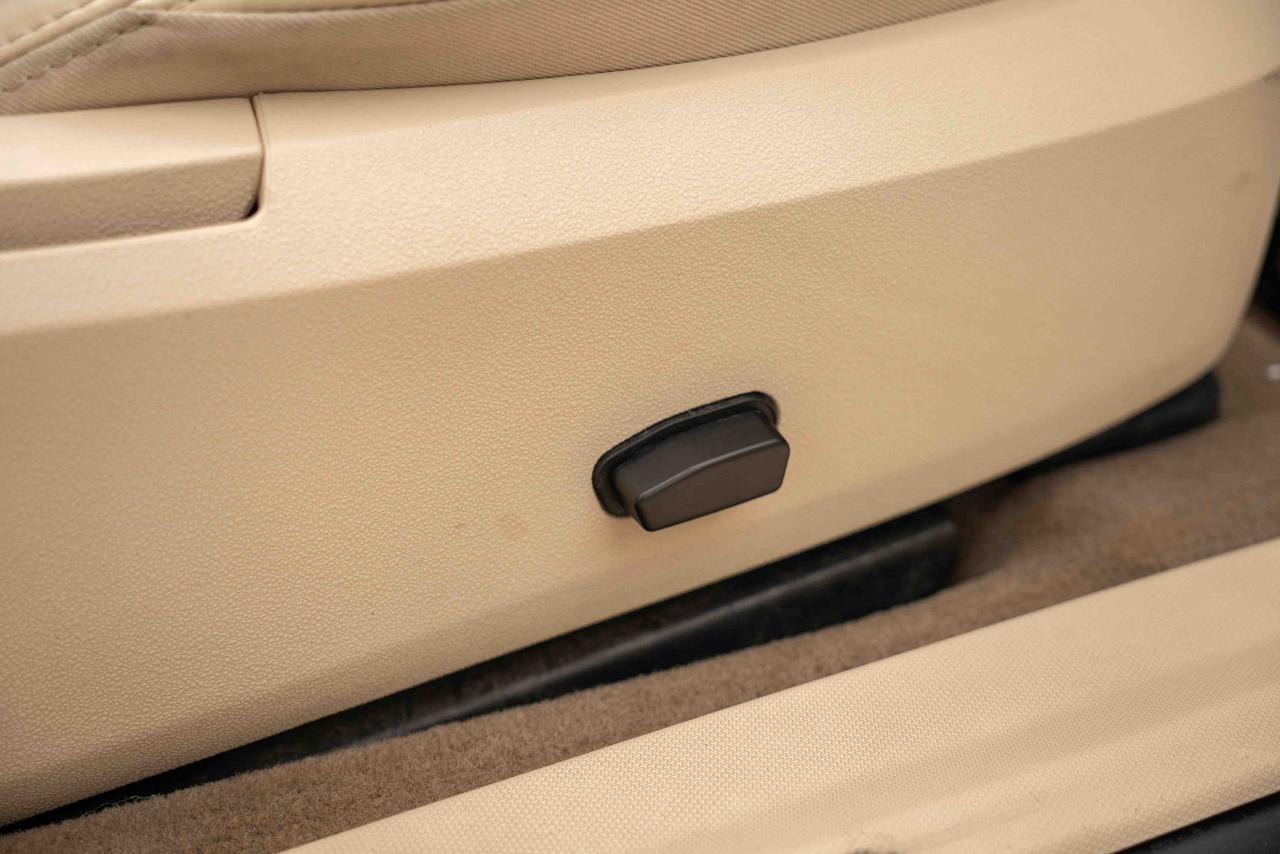 2010 Chrysler Sebring Limited Convertible - Photo #57