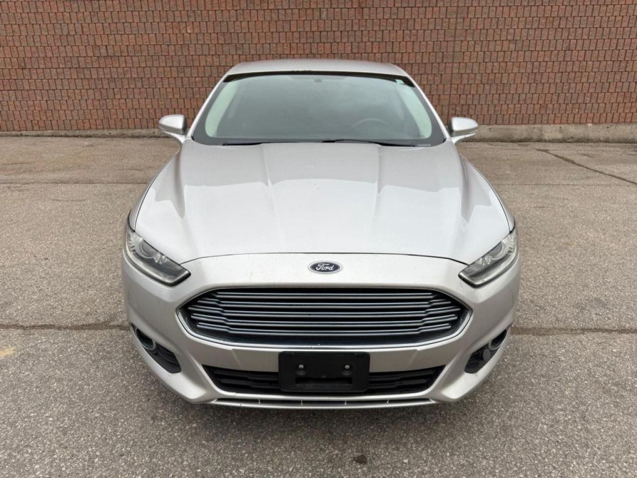 2013 Ford Fusion SE | CLEAN CARFAX | BLUETOOTH | ALLOY WHEELS | MULTI-FUNCTION STEERING WHEEL | - Photo #5